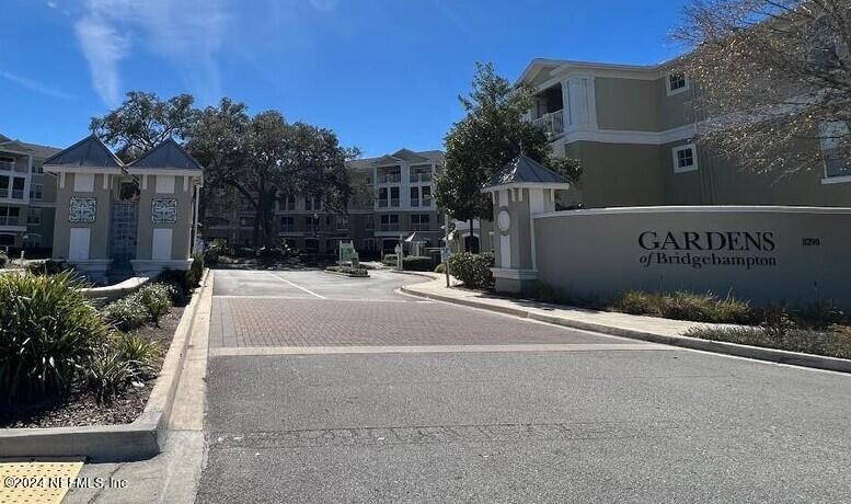 Jacksonville, FL home for sale located at 8290 Gate Parkway W Unit 320, Jacksonville, FL 32216