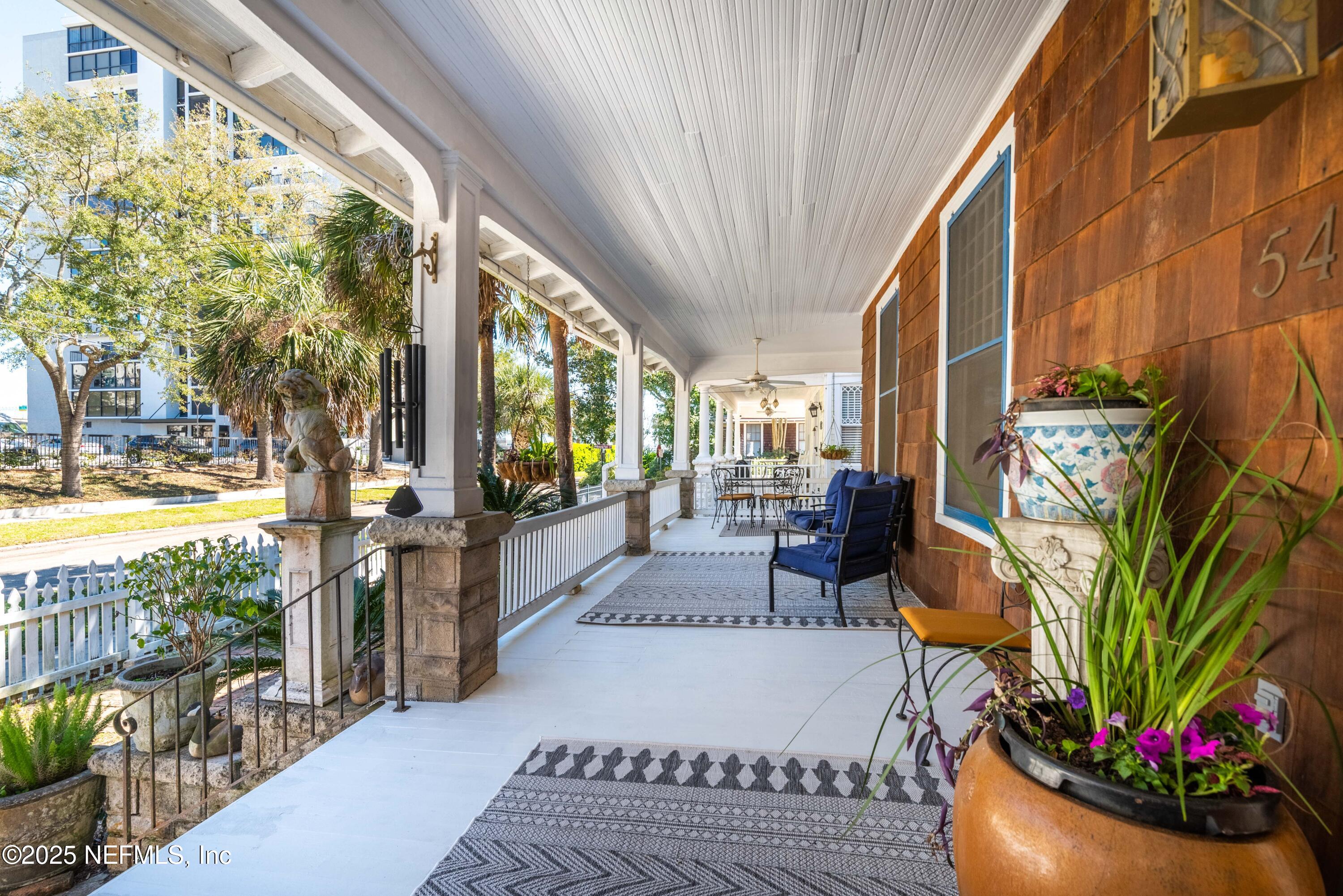 542 LANCASTER Street
