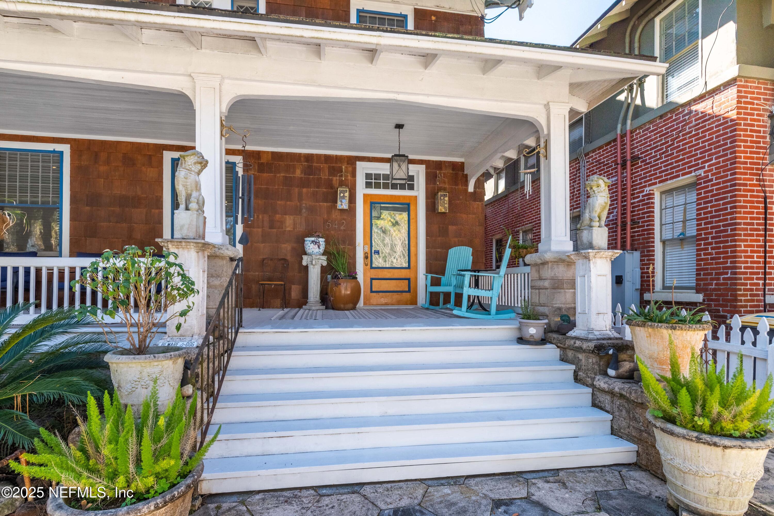 542 LANCASTER Street