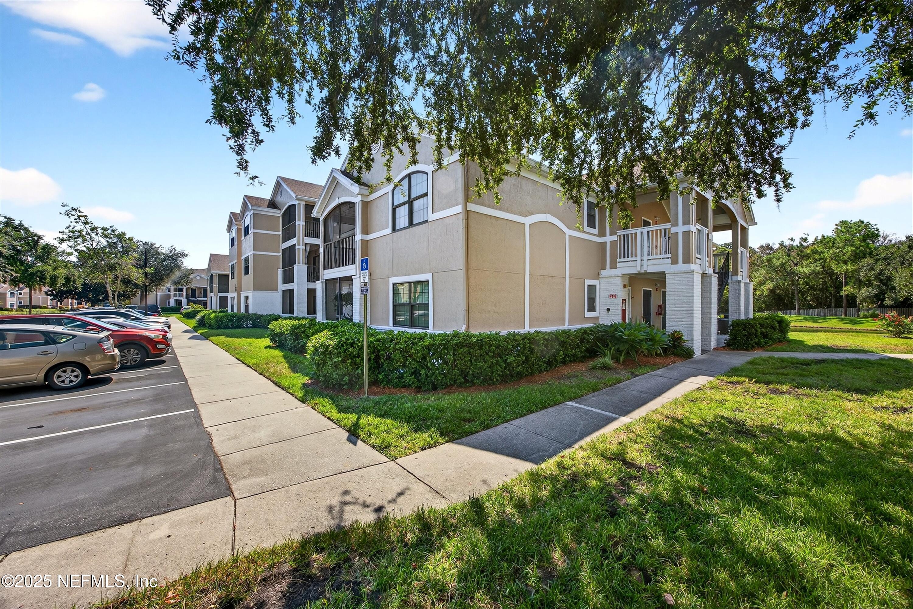 705 BOARDWALK Drive 427