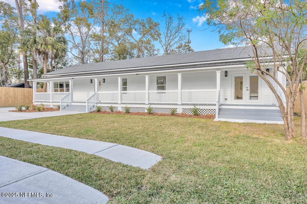 1237 LECHLADE Street