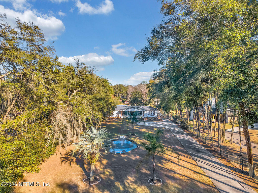 697 ARTHUR MOORE Drive