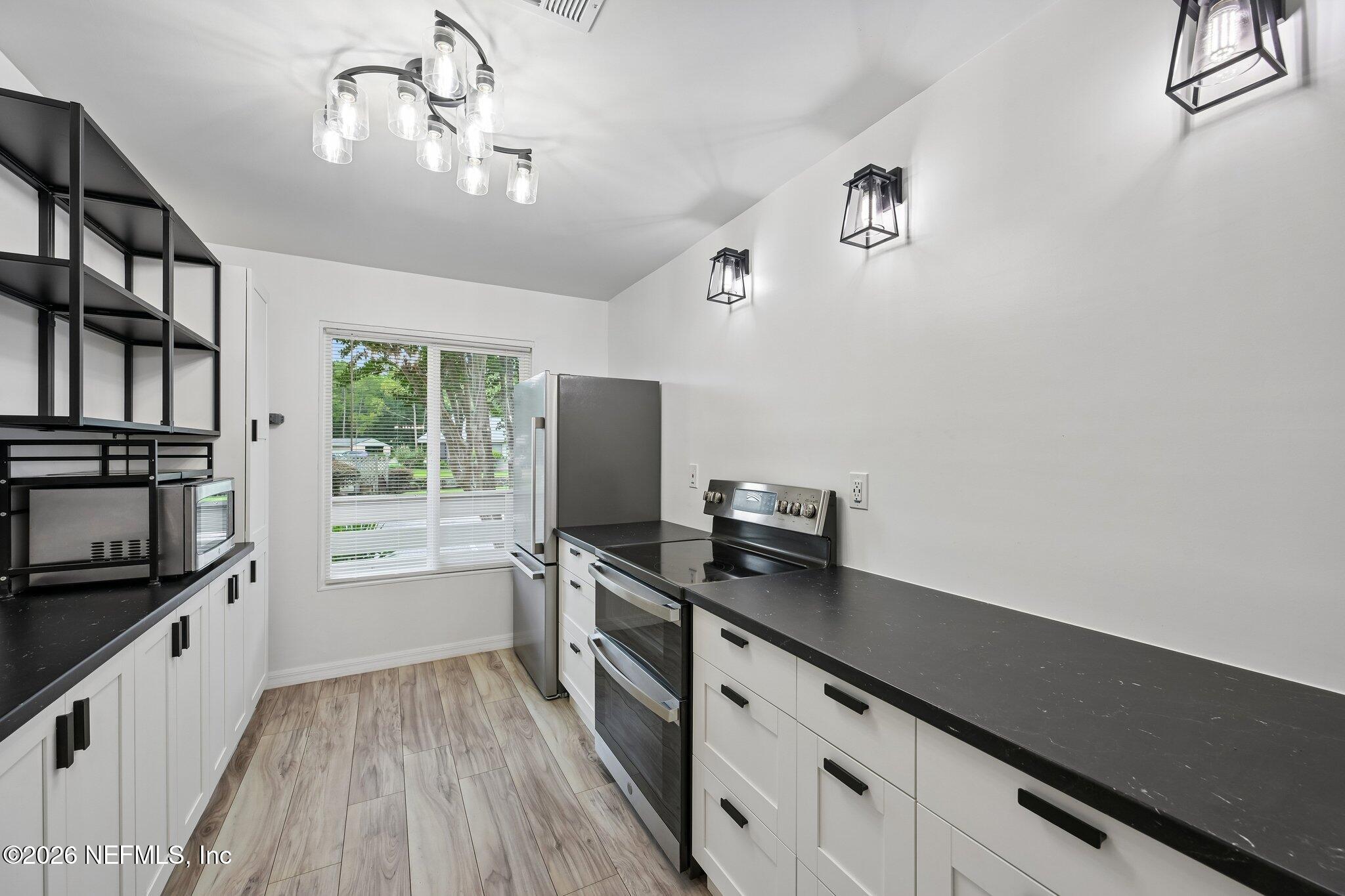 7701 BAYMEADOWS Circle W 1092