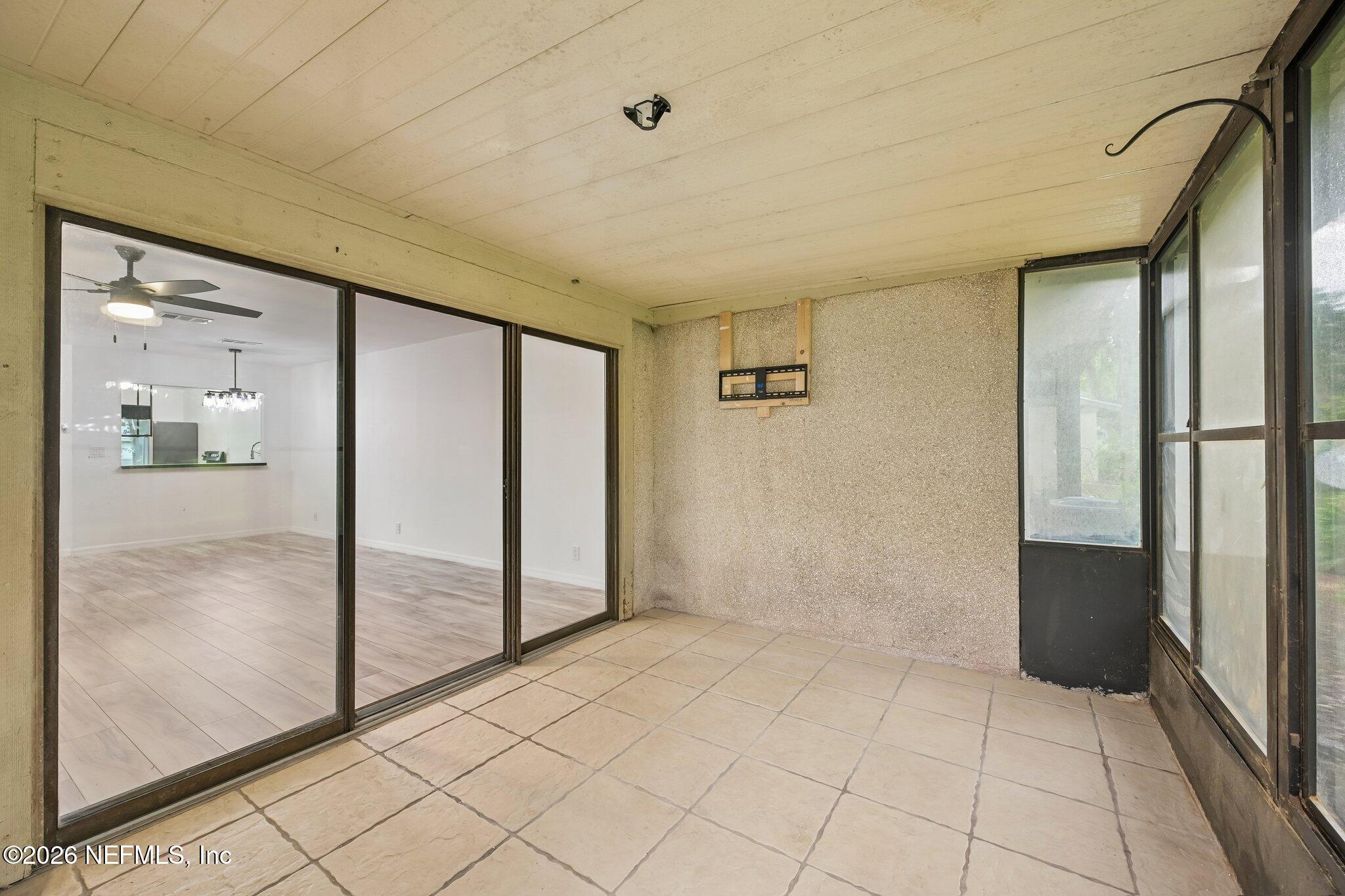 7701 BAYMEADOWS Circle W 1092