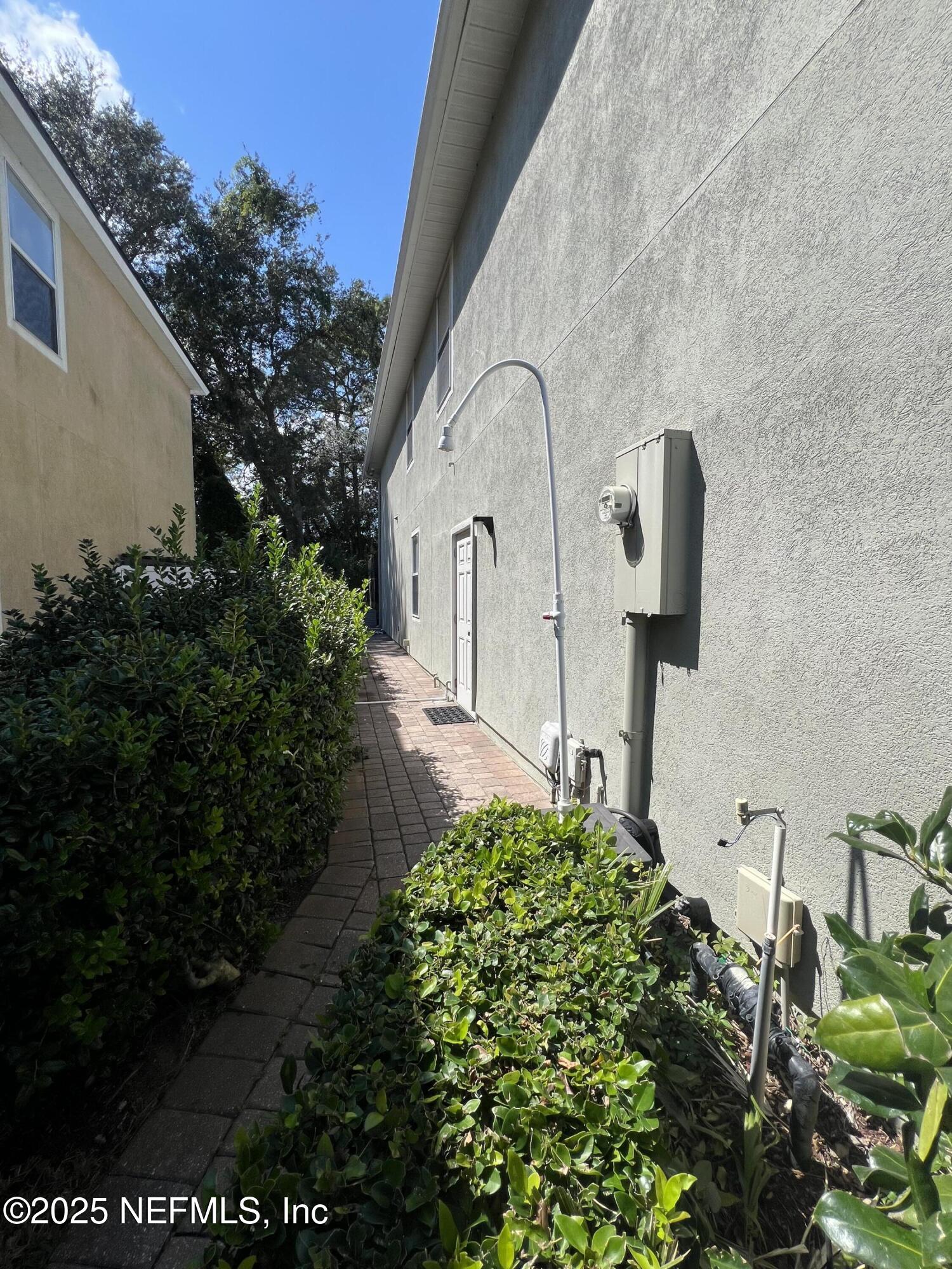 1674 HAMMOCK GROVE Lane