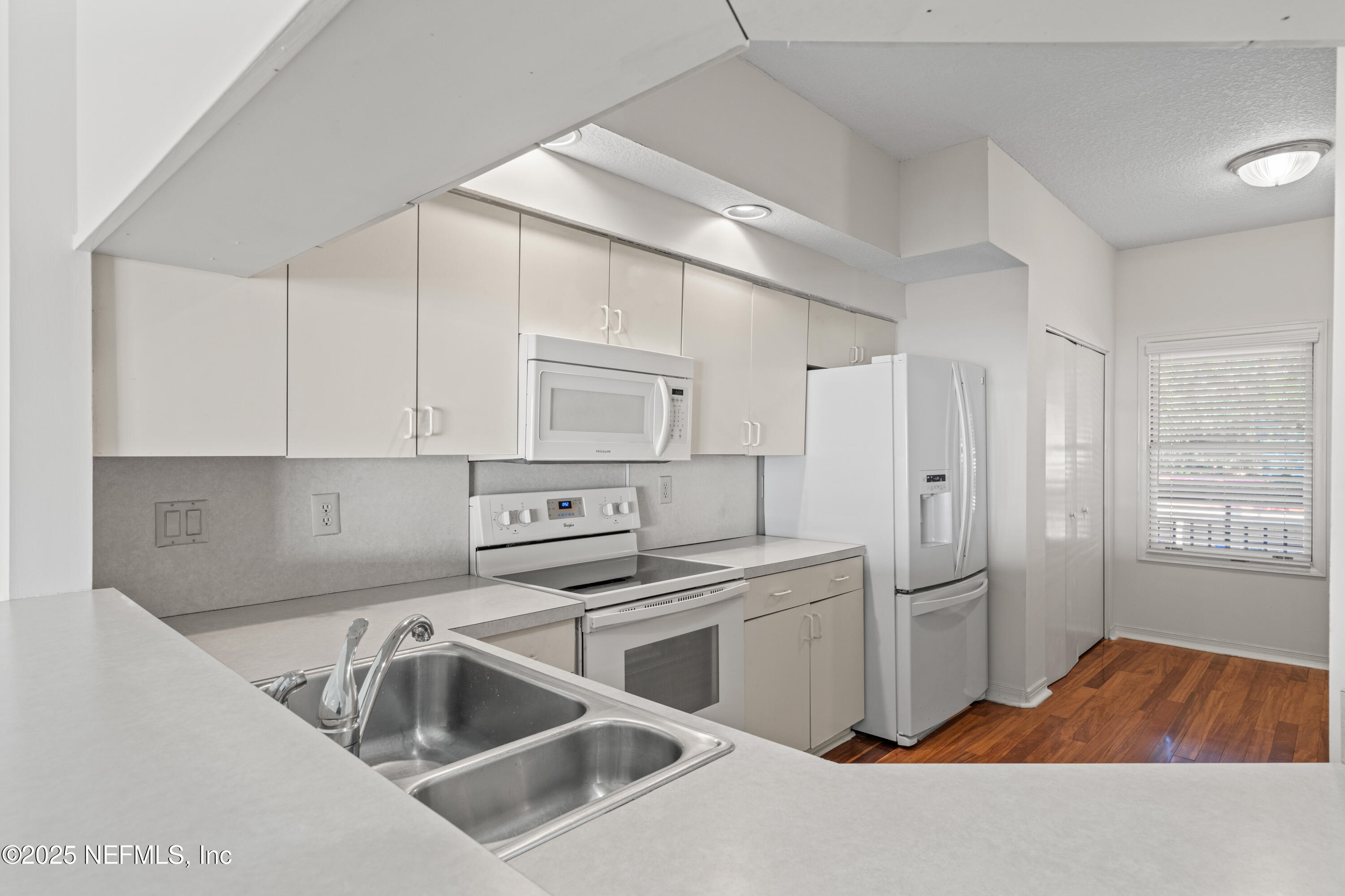 2099 WINTERBOURNE N 302