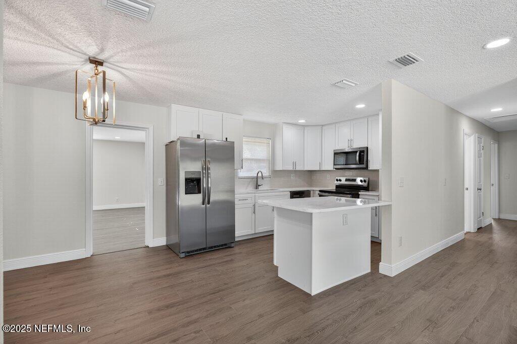 6647 MANHATTAN Drive