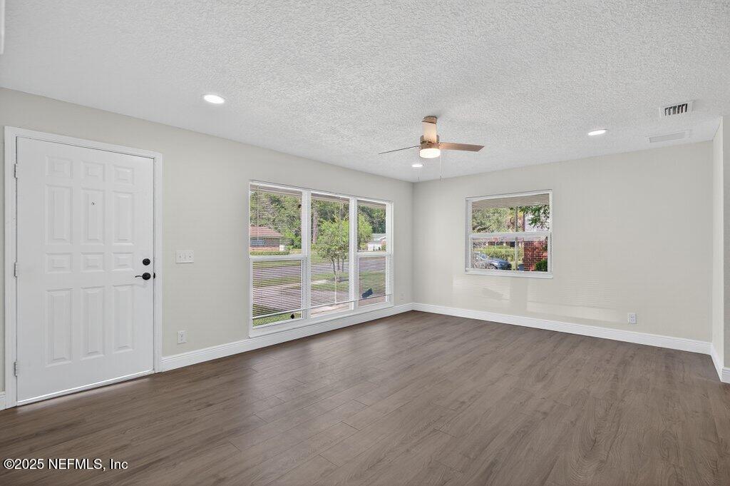 6647 MANHATTAN Drive