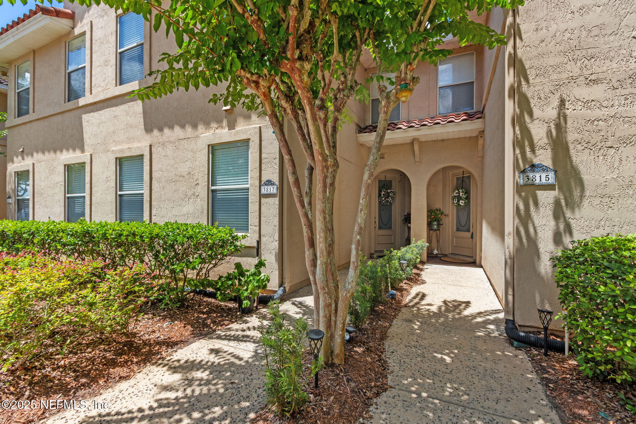 3815 LA VISTA Circle