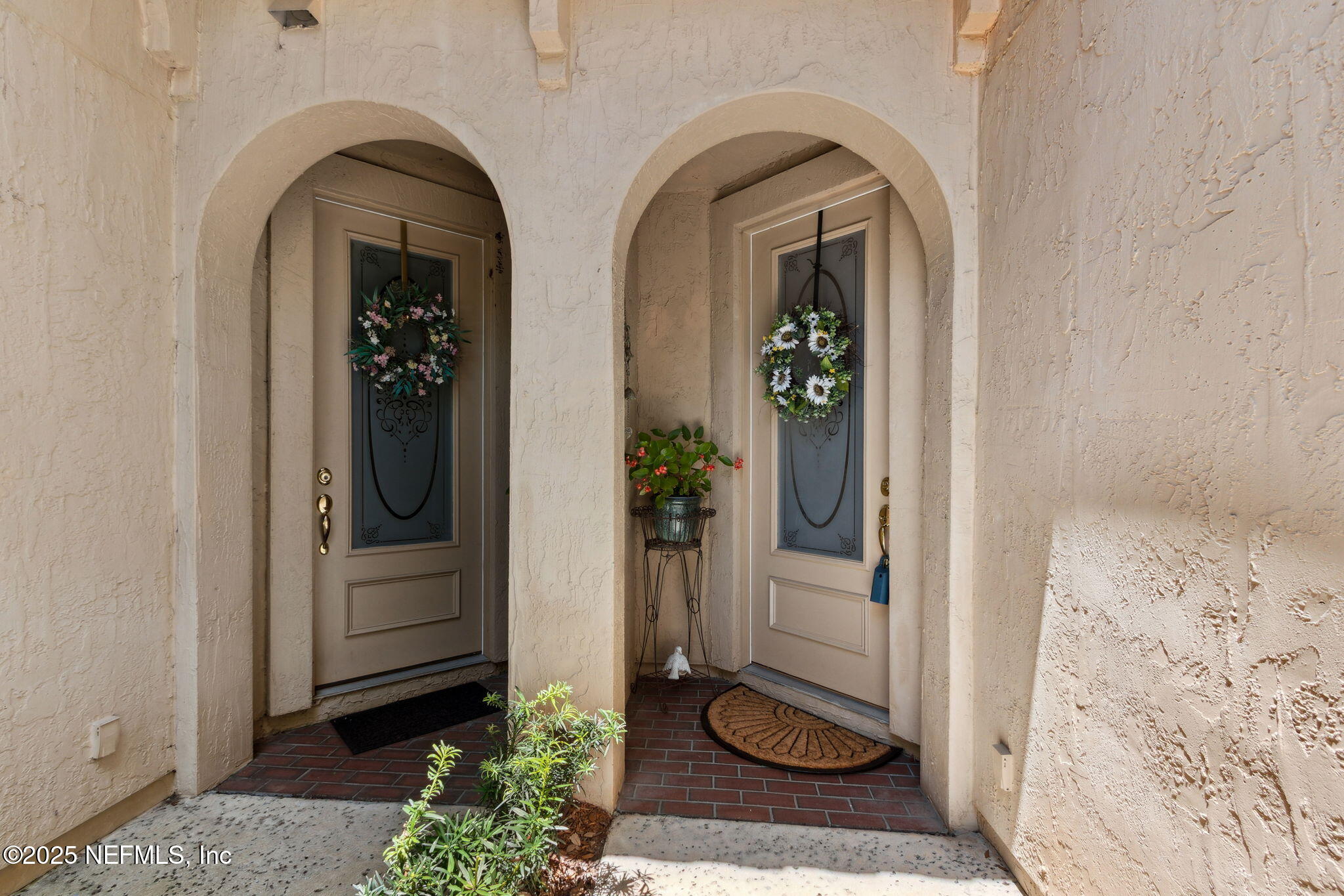 3815 LA VISTA Circle