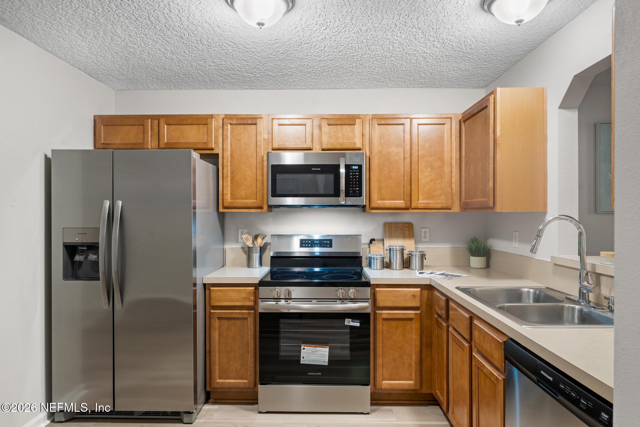 8400 MCGIRTS VILLAGE Lane