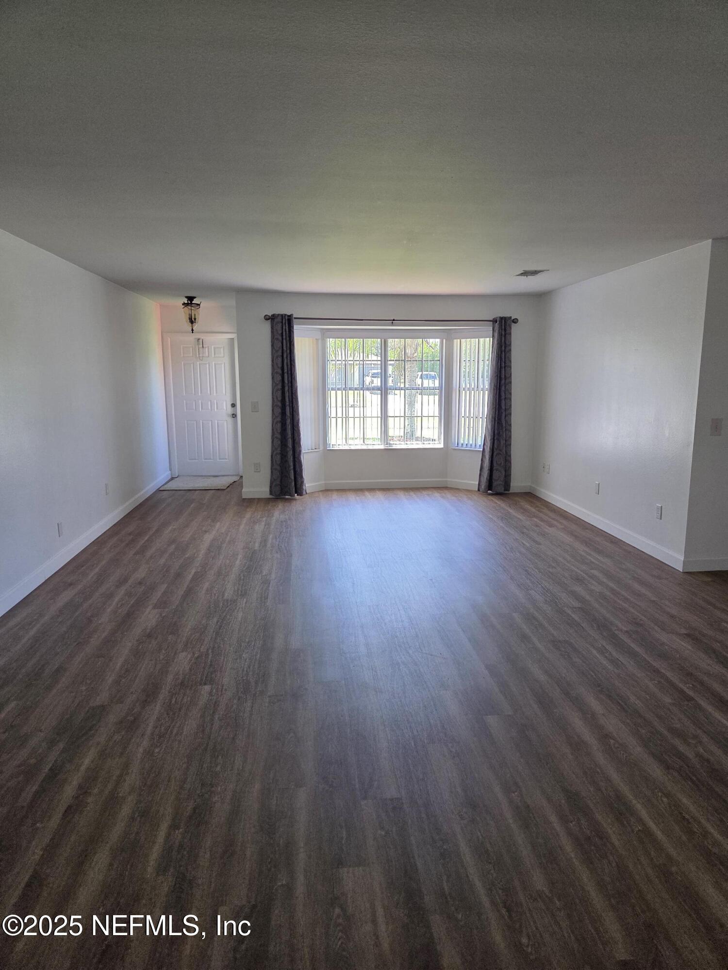 1204 RIVIERA Drive NE