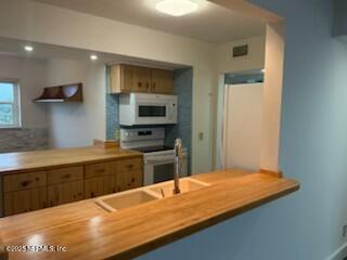 1565 LE BARON Avenue