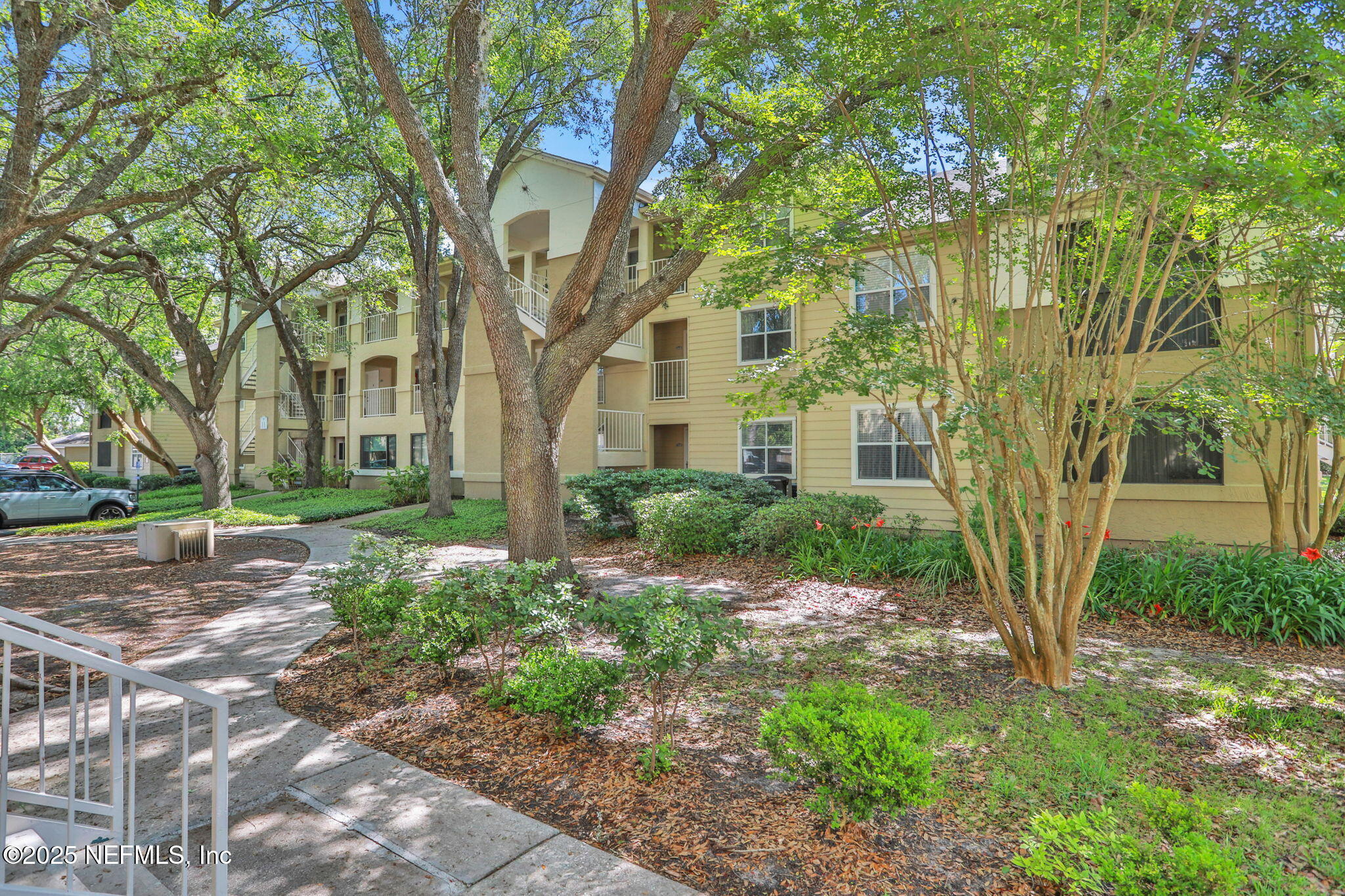 11 ARBOR CLUB Drive 212