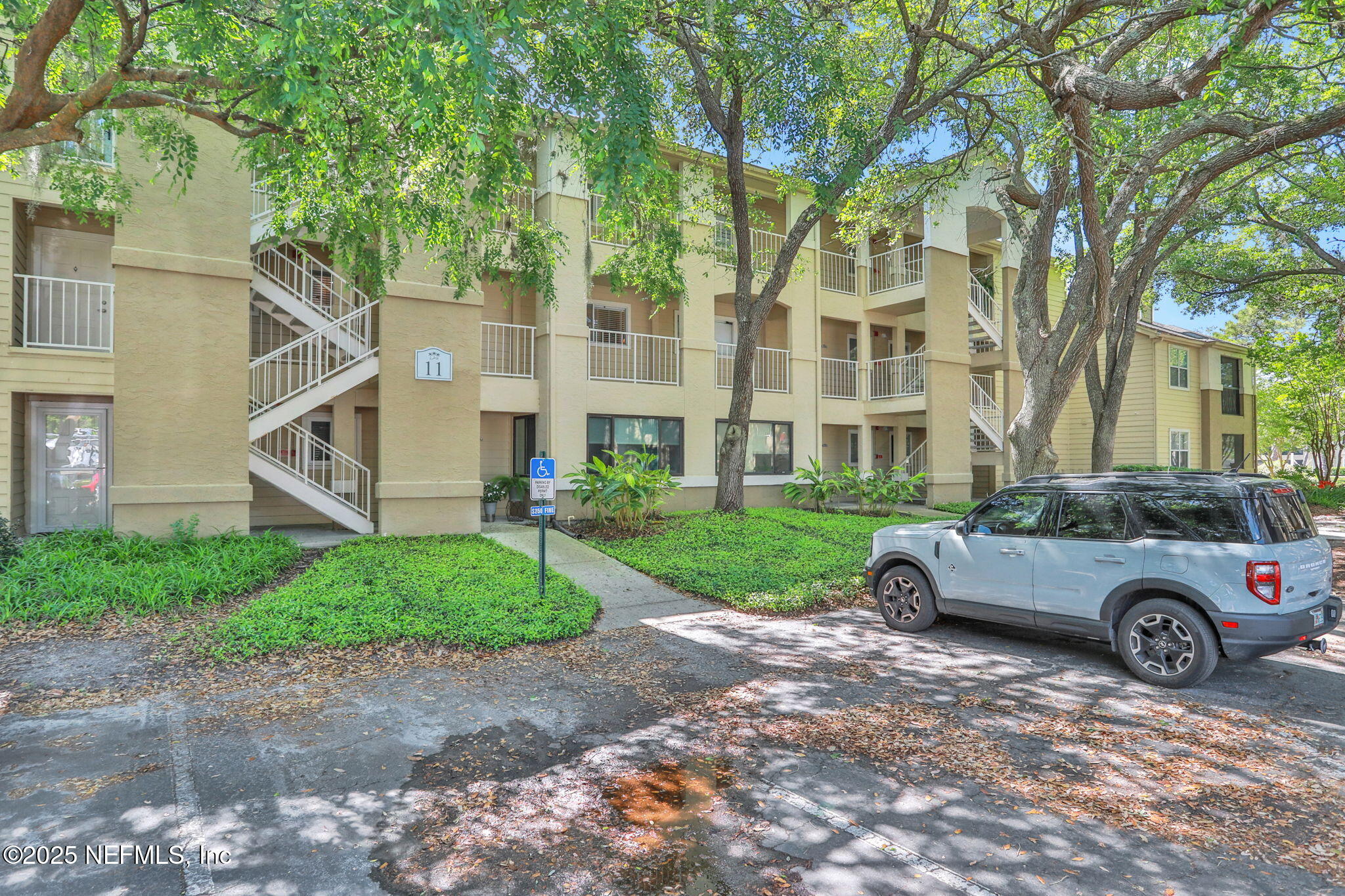 11 ARBOR CLUB Drive 212