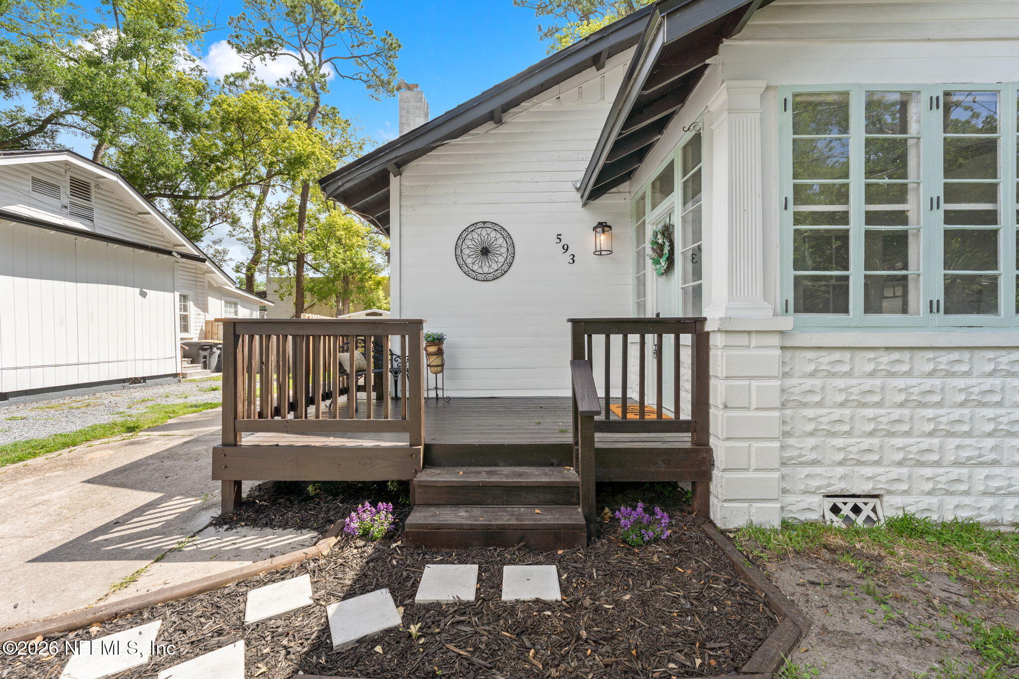 593 TALBOT Avenue