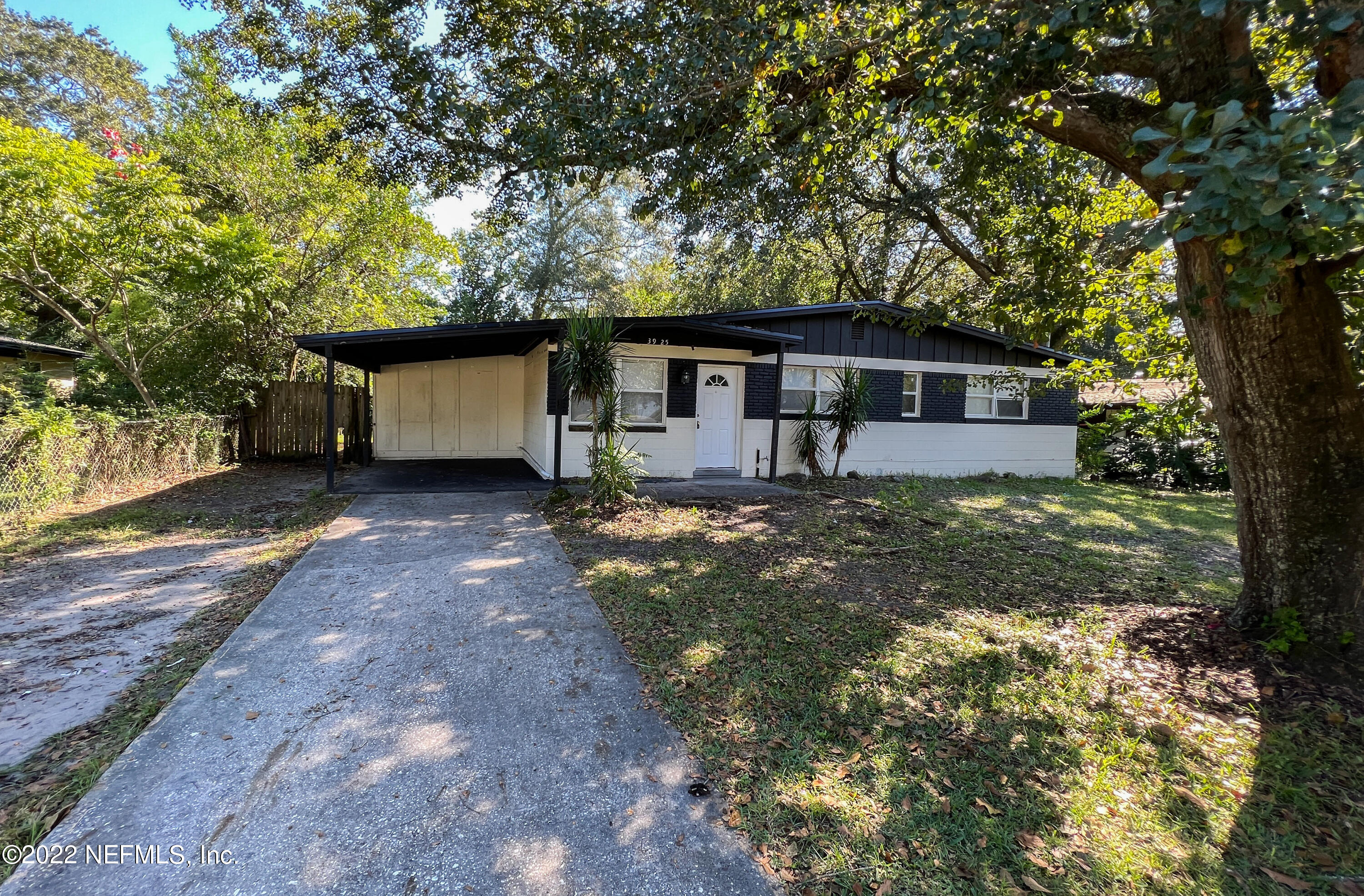 Photo 1 of 25 — 3925 MACGREGOR Drive, Jacksonville, FL 32210