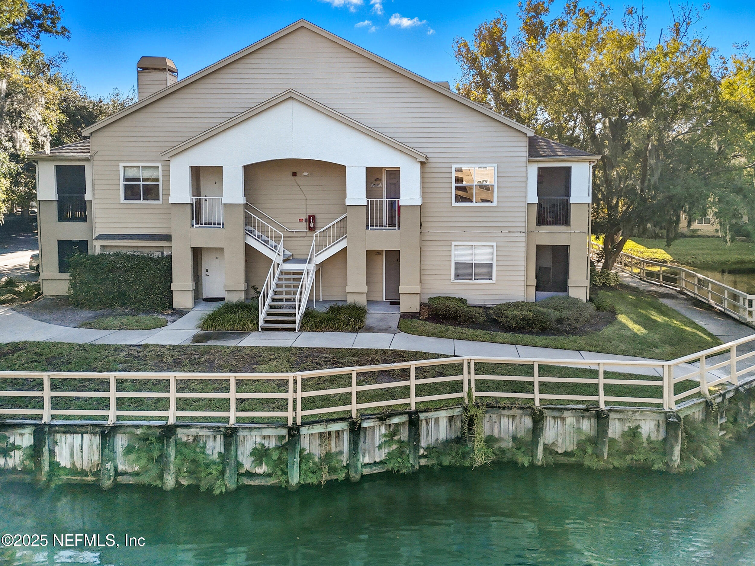 29 ARBOR CLUB Drive 216