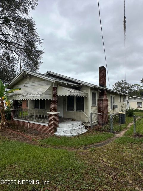 Photo of 7625 N NORTH SHORE Drive, Jacksonville, FL 32208 (MLS # 2115157) Photo of 7625 N NORTH SHORE Drive, Jacksonville, FL 32208 (MLS # 2115157)