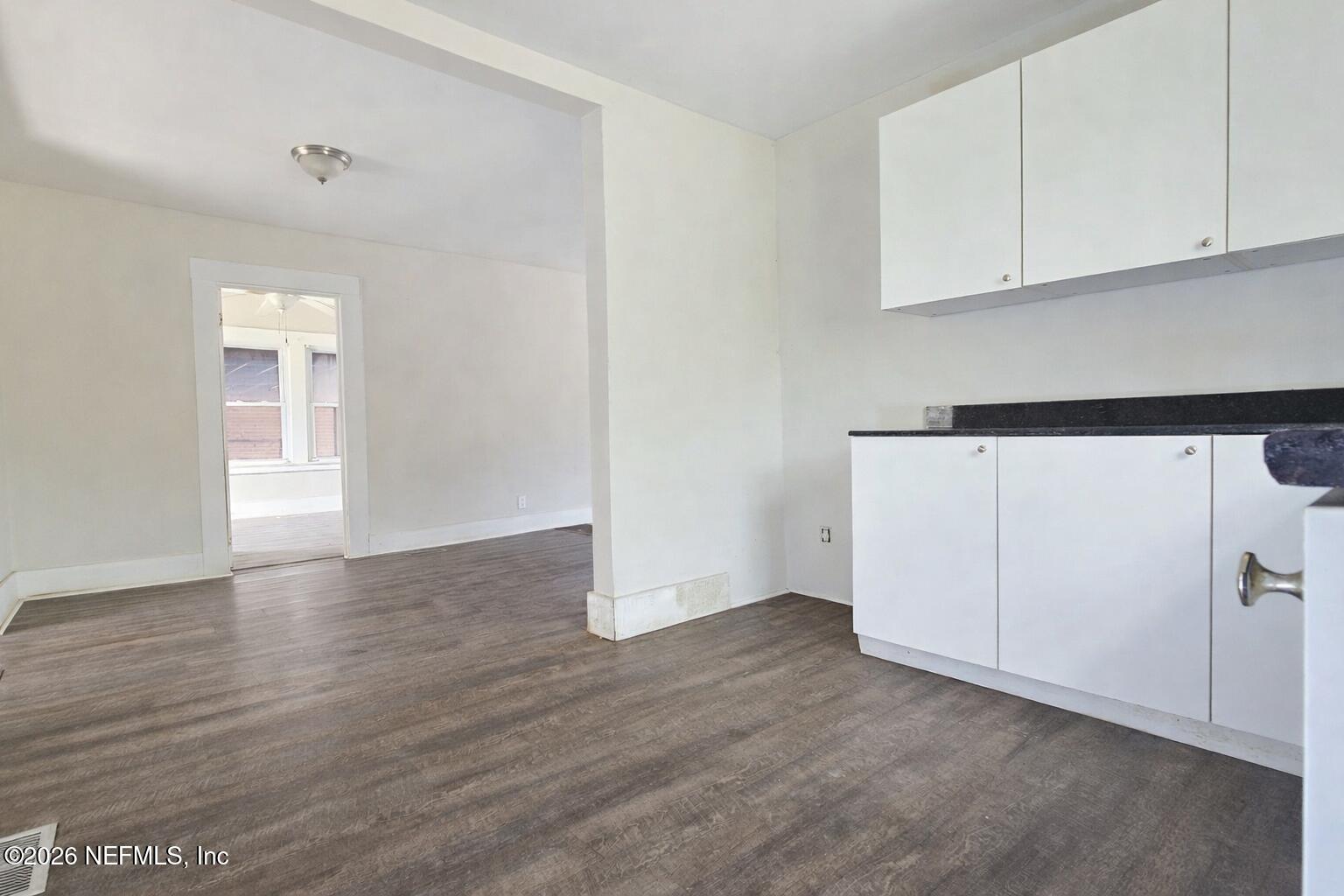 9604 WOODLAND Avenue