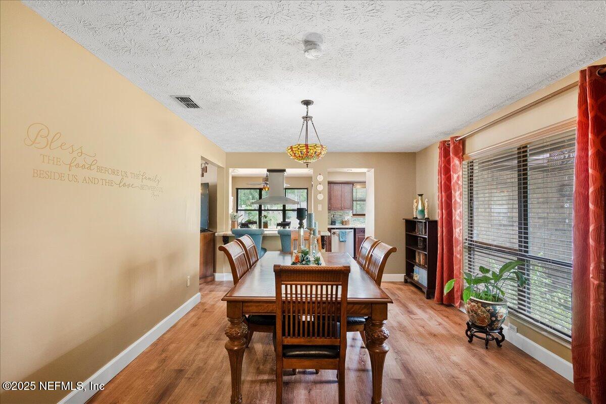 1542 SURREY GLEN Cove