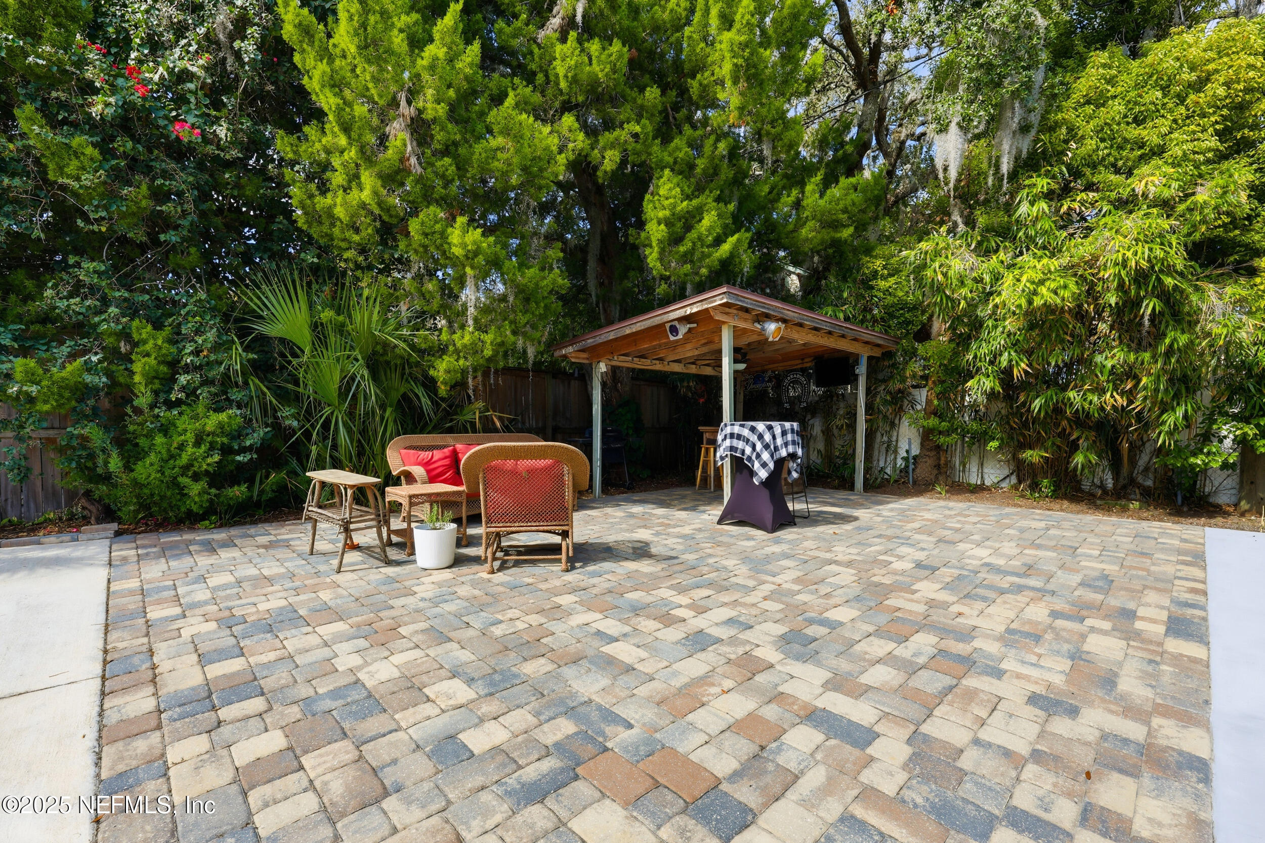 62 1/2 VALENCIA Street