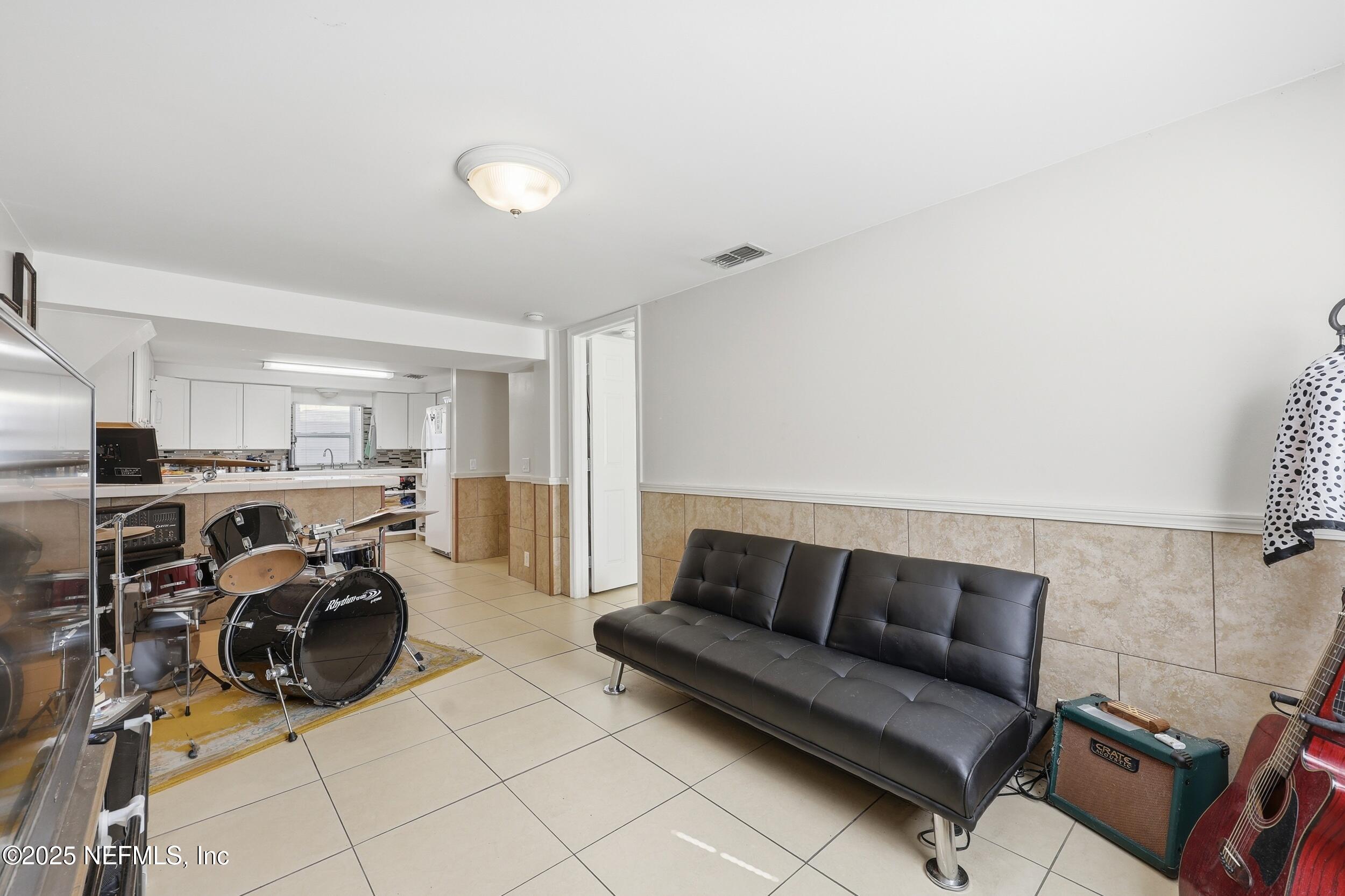 62 1/2 VALENCIA Street