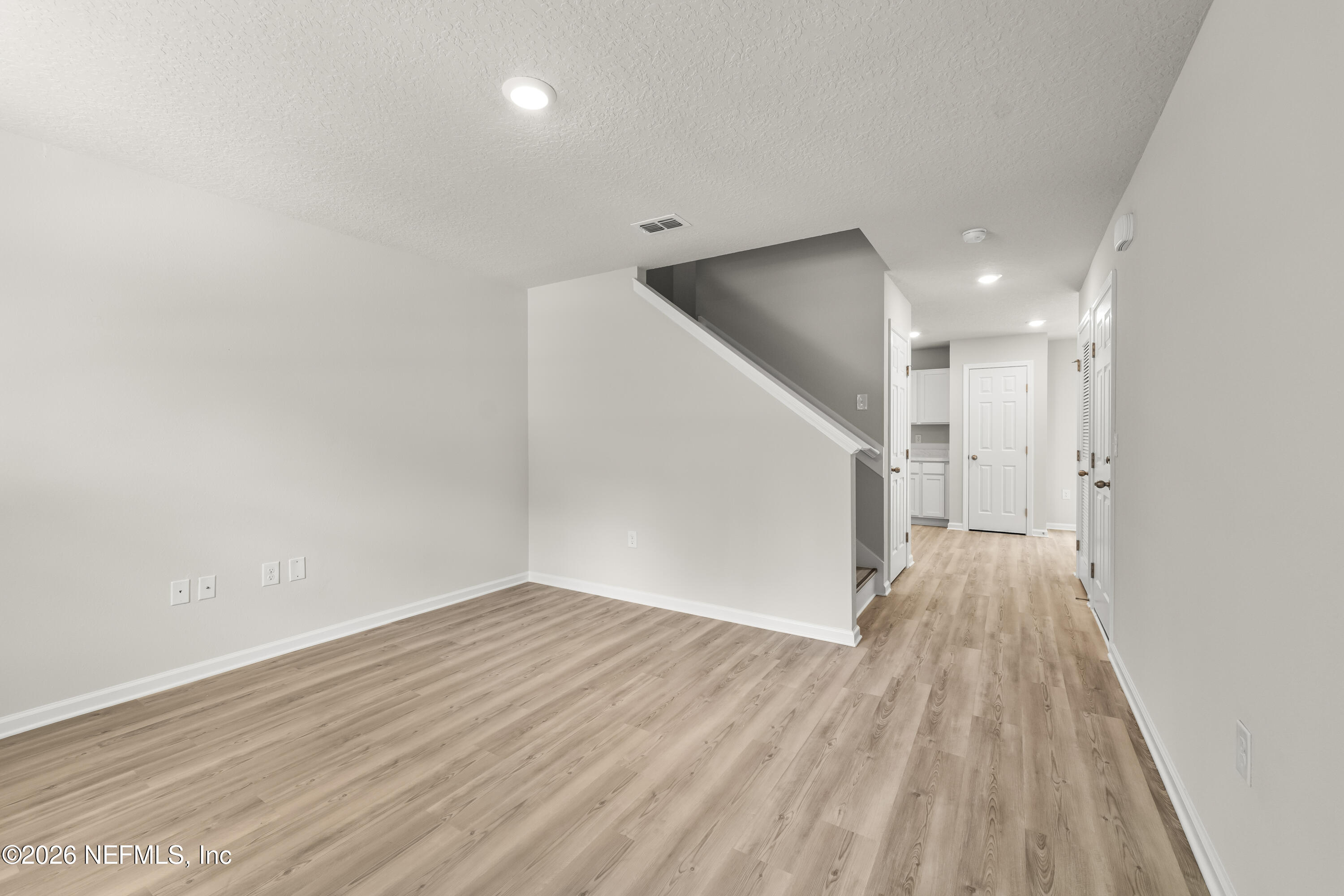 5914 MONCRIEF Road W