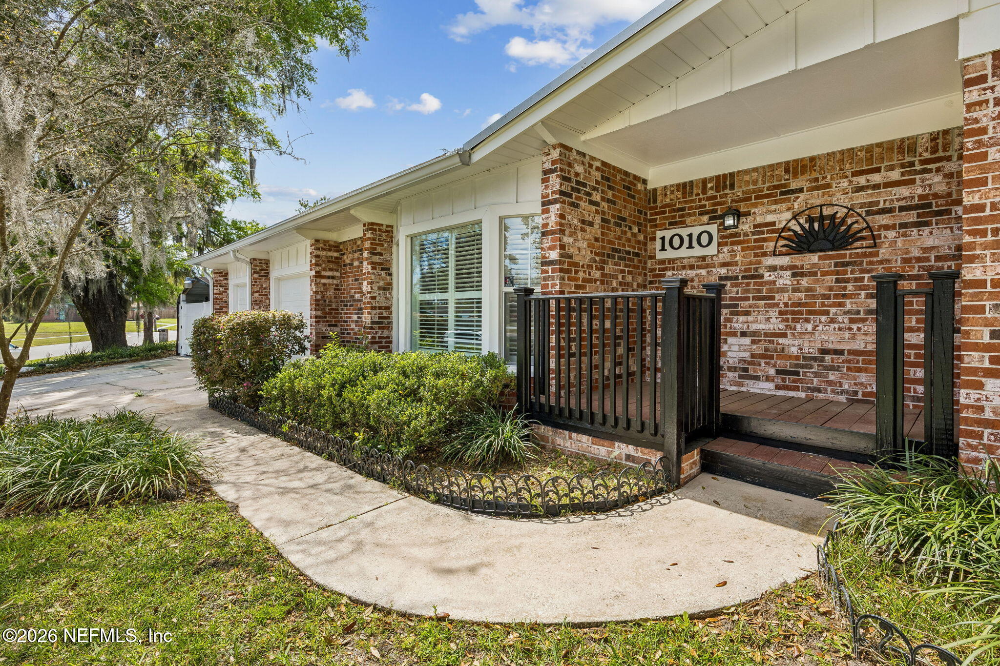 1010 PALISADES Drive