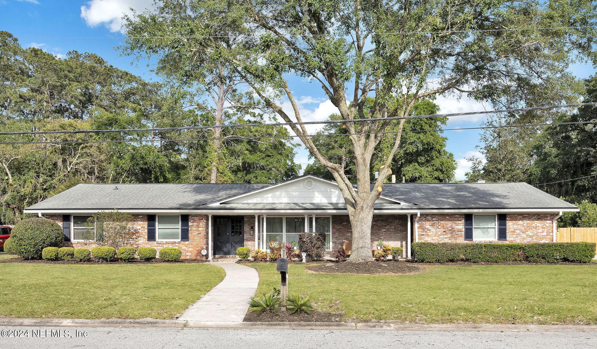 Jacksonville, FL home for sale located at 8647 San Servera Drive E, Jacksonville, FL 32217