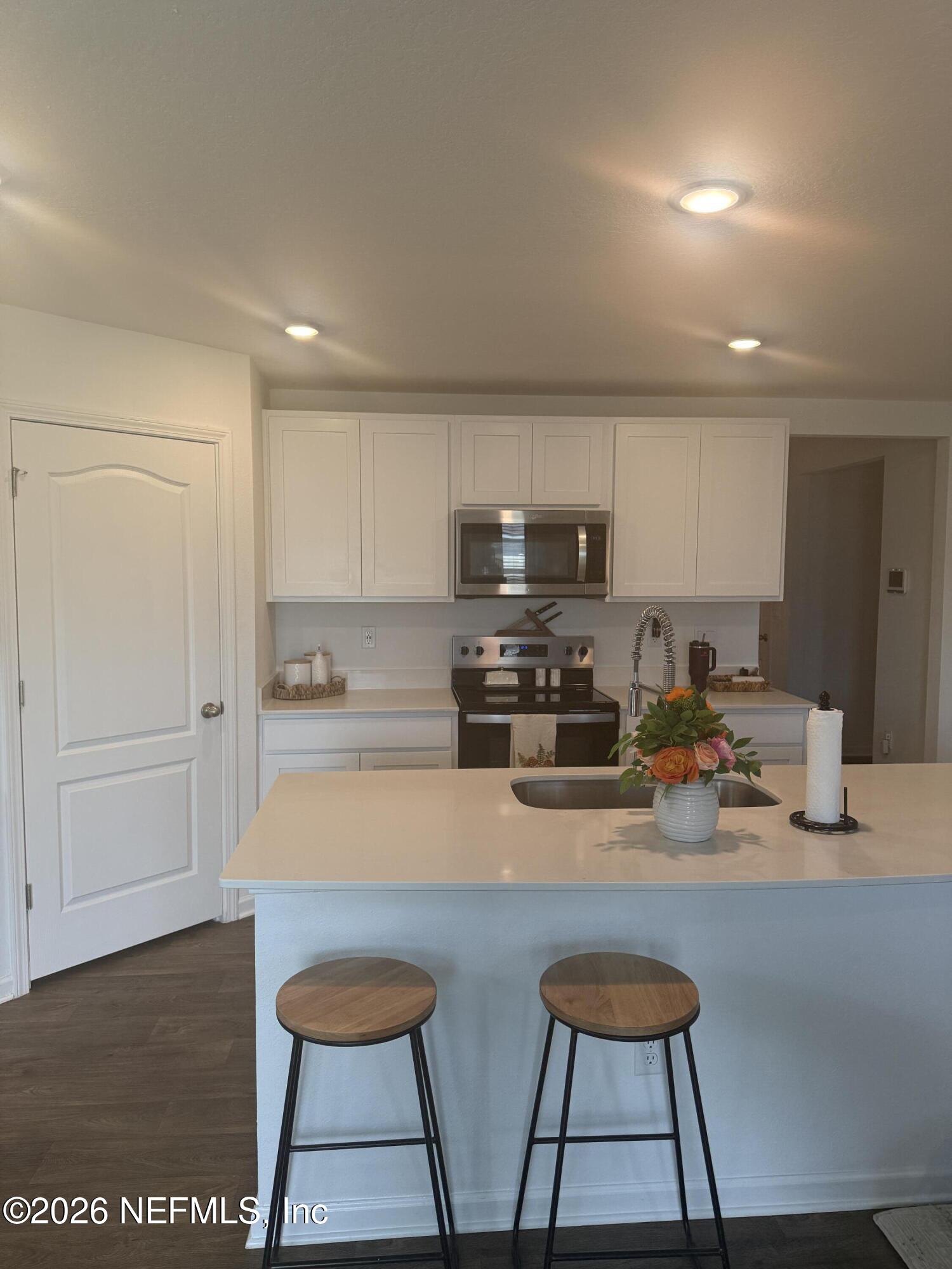12507 RUBBER FIG Terrace