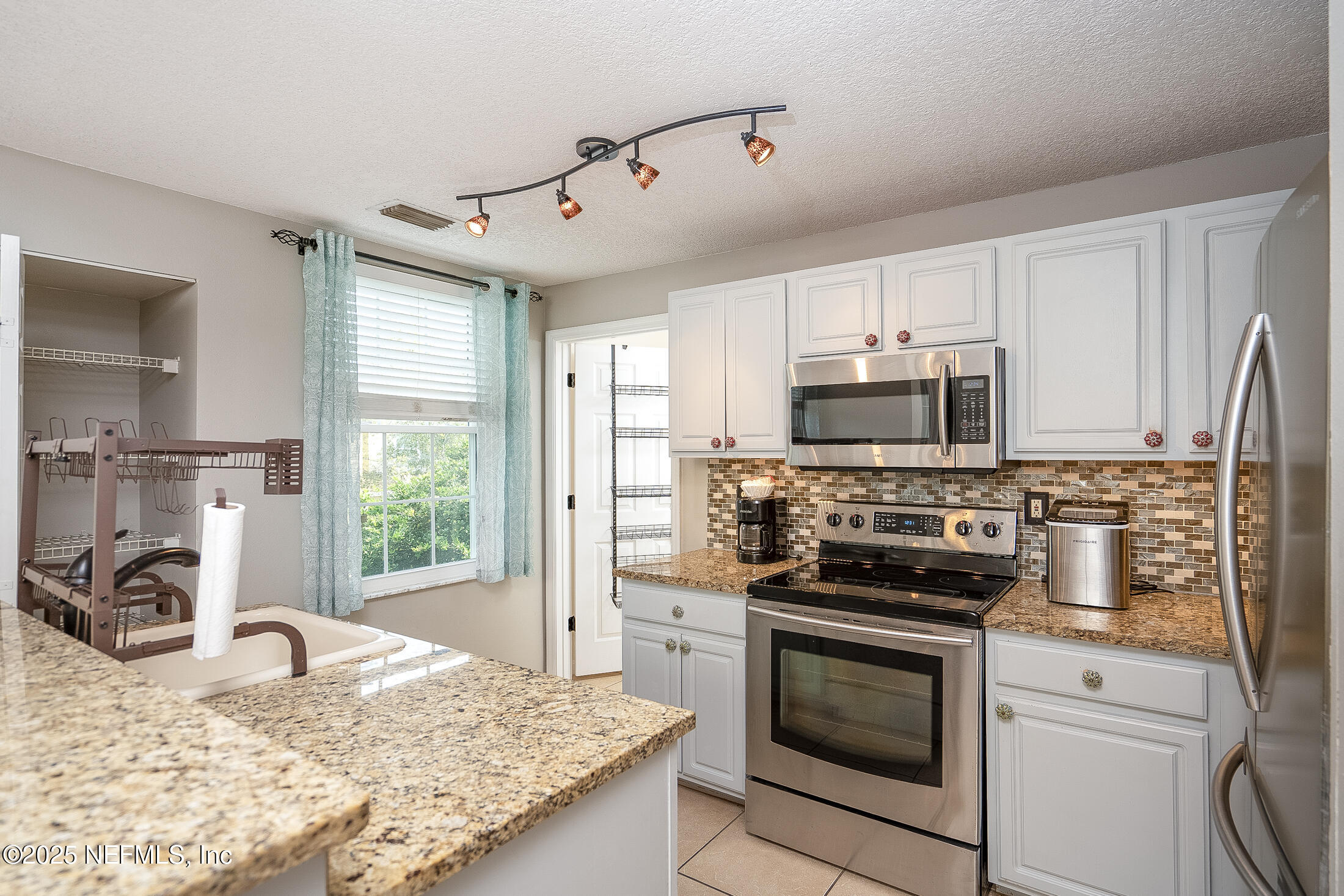 4025 GRANDE VISTA Boulevard 23-102