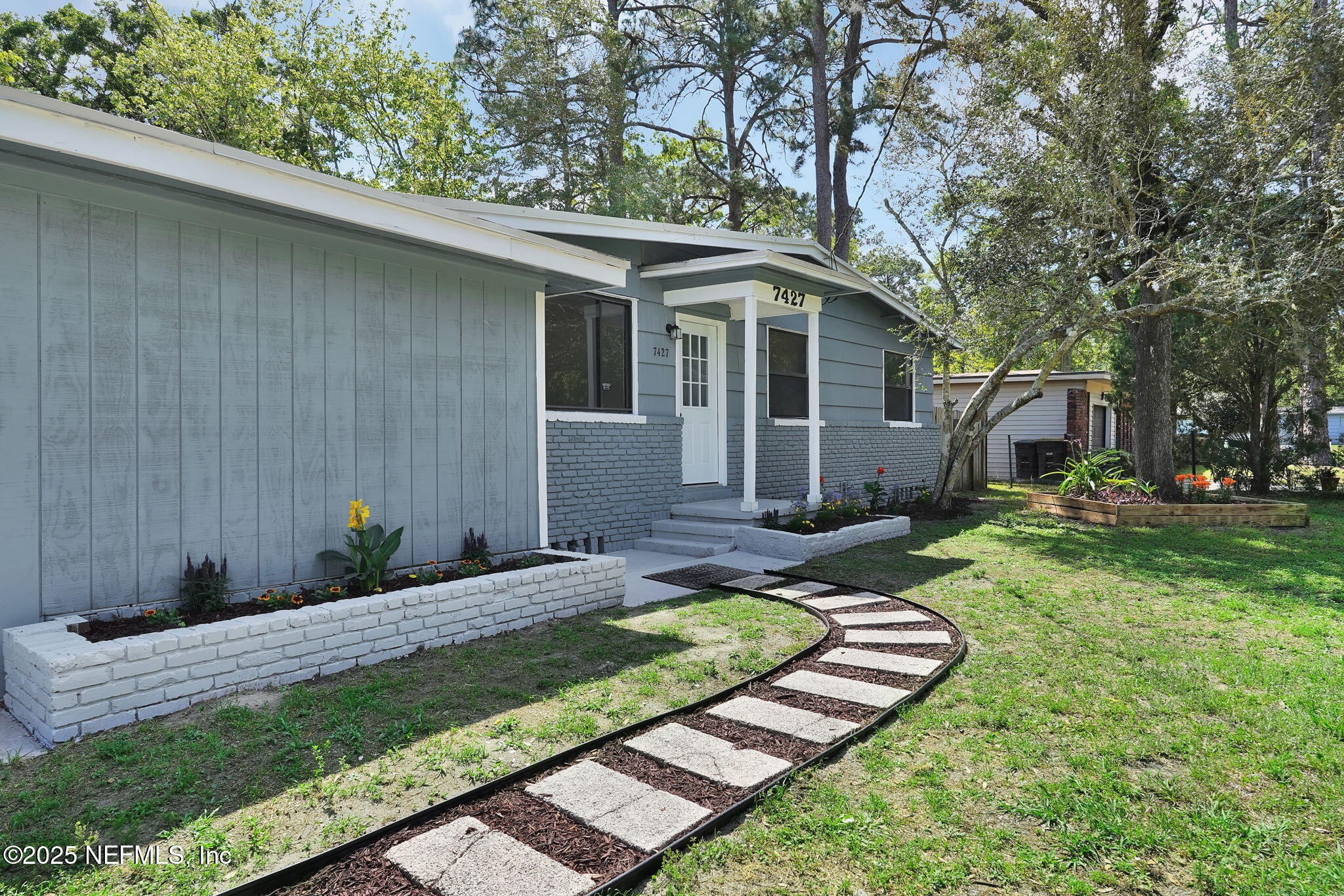 7427 WARNER Drive