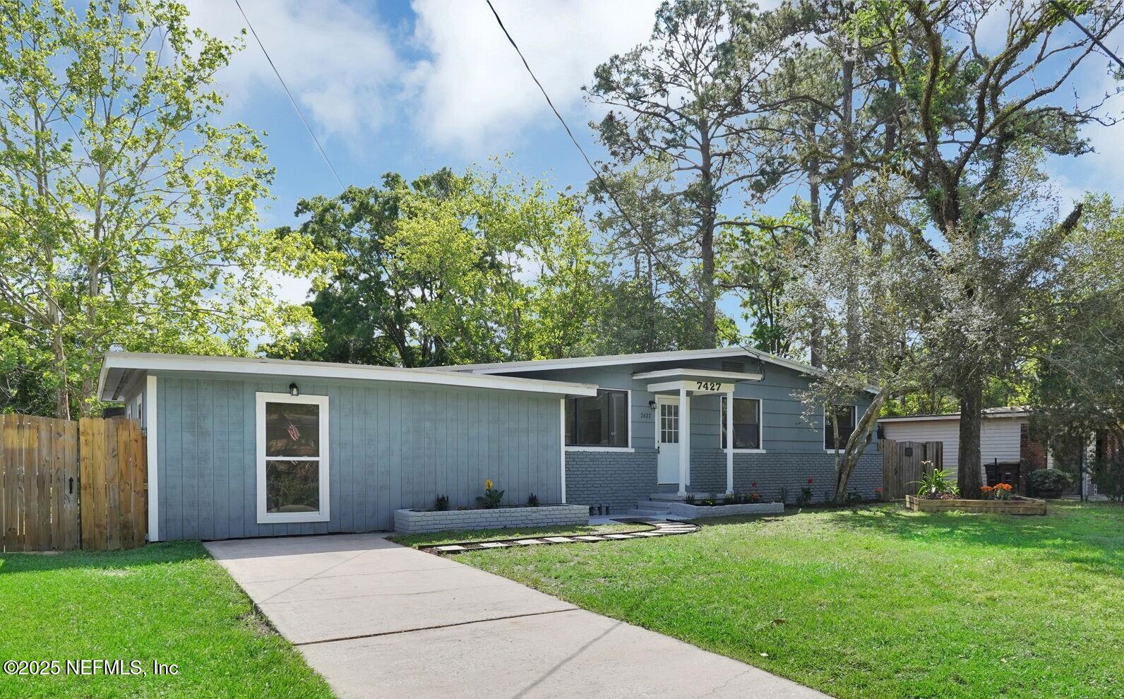 7427 WARNER Drive