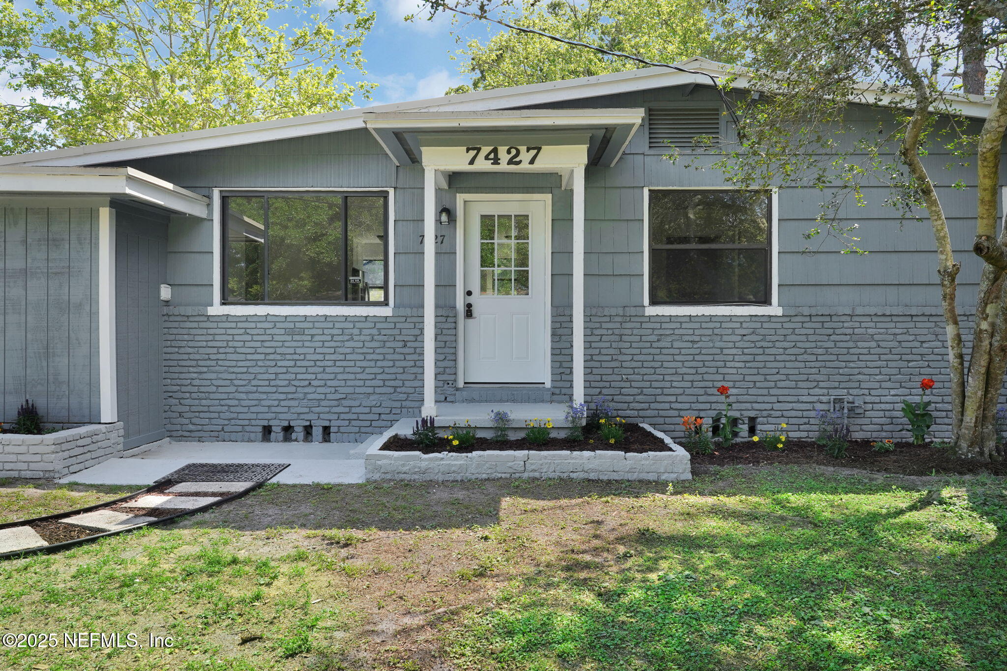 7427 WARNER Drive