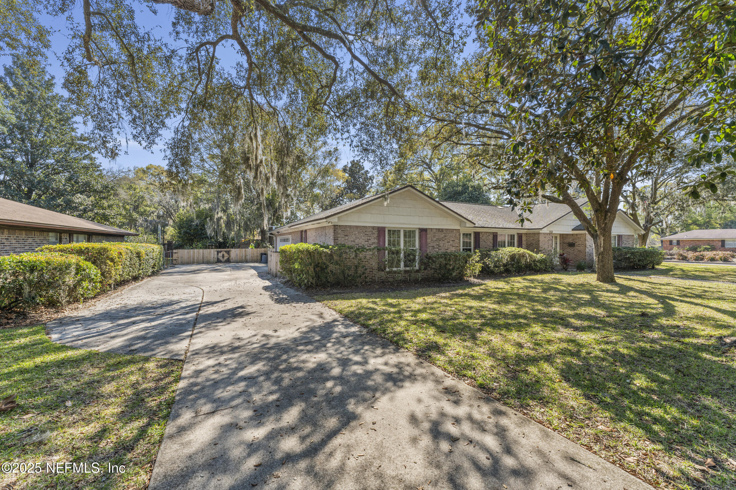 7438 BUCKSKIN Trail S