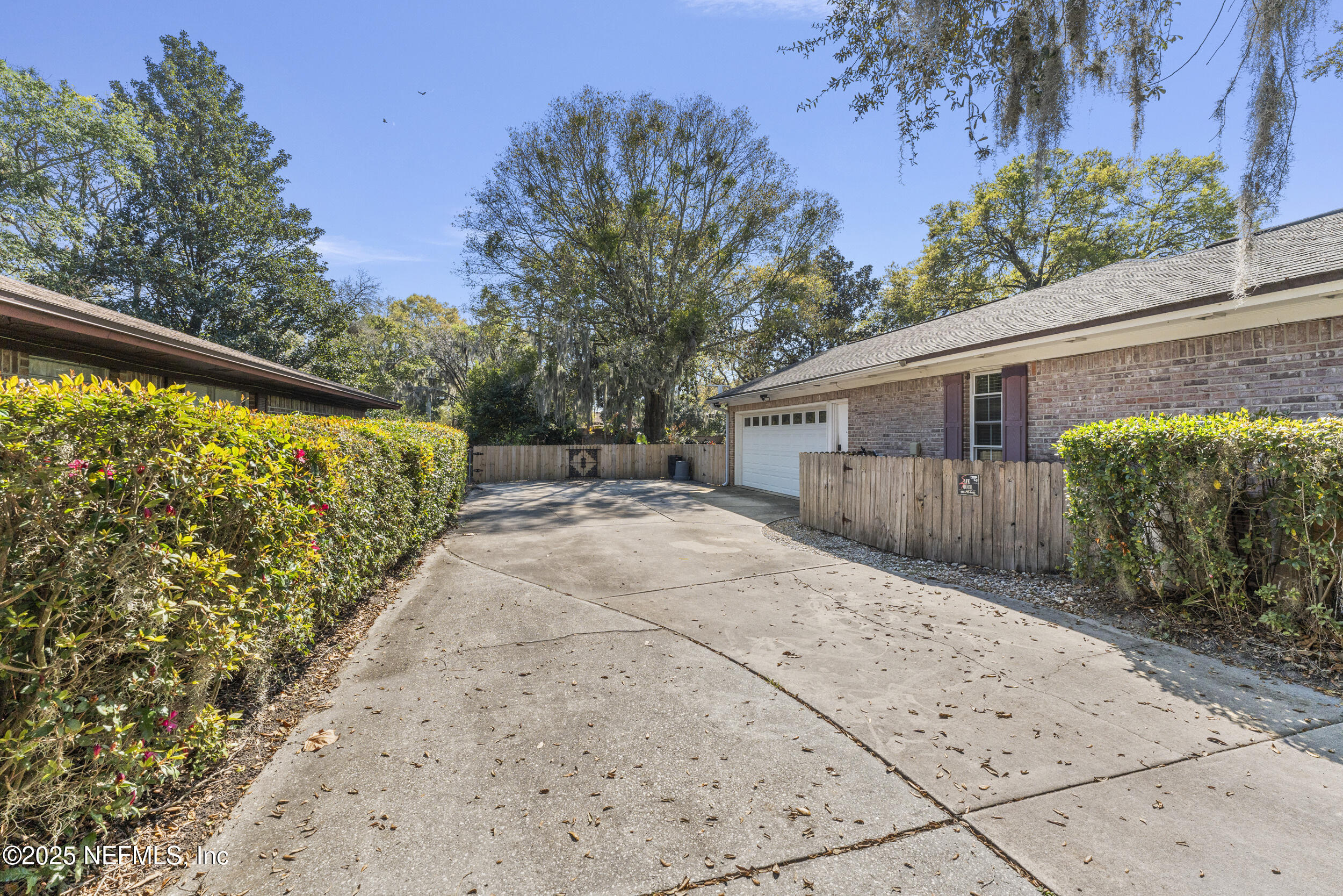 7438 BUCKSKIN Trail S