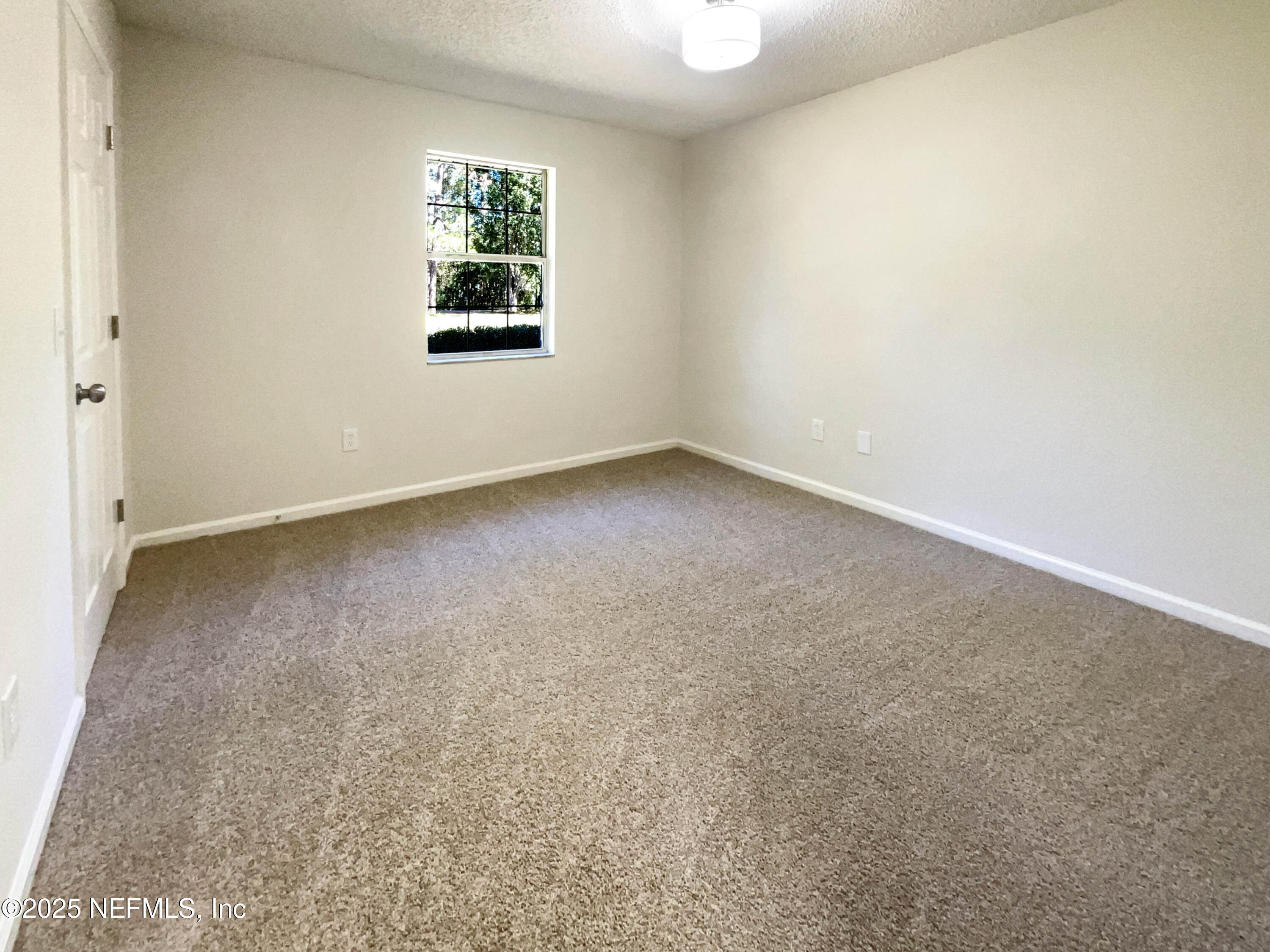 44277 WOODLAND Circle