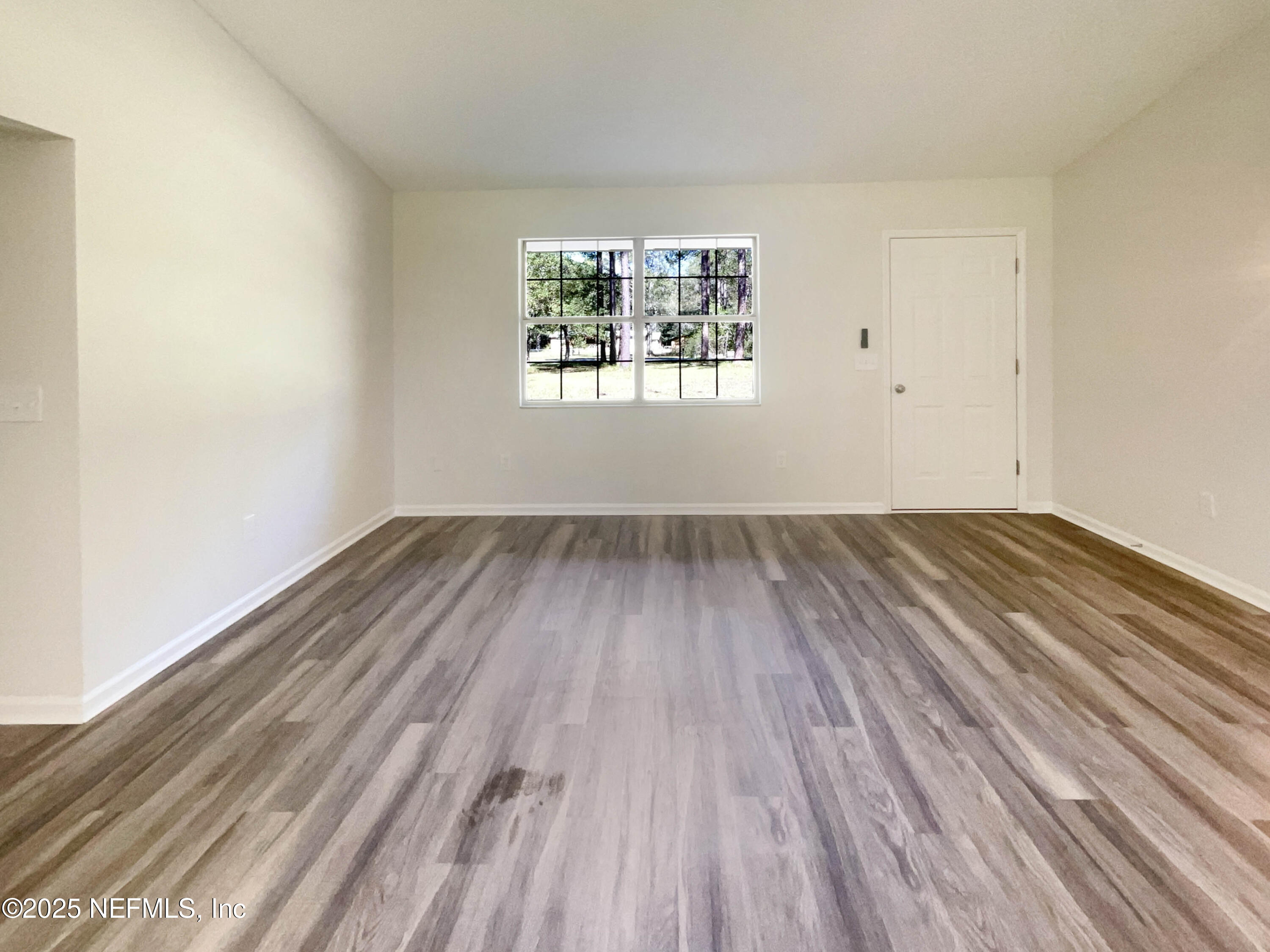 44277 WOODLAND Circle