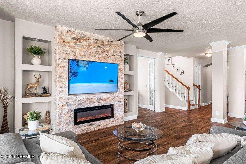 131 PARADISE VALLEY Drive