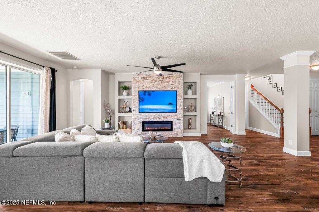 131 PARADISE VALLEY Drive