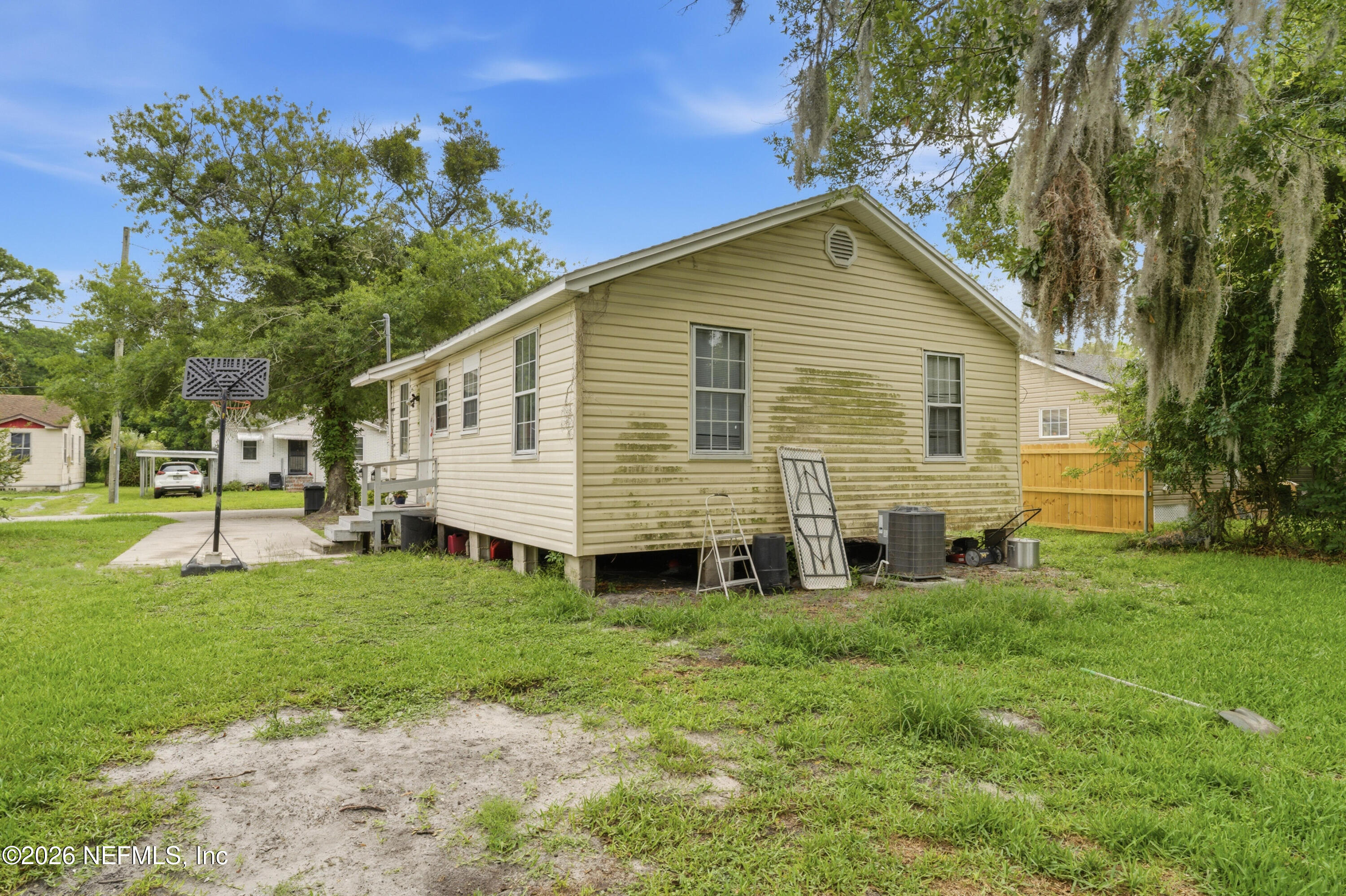 4815 LOUISA Terrace