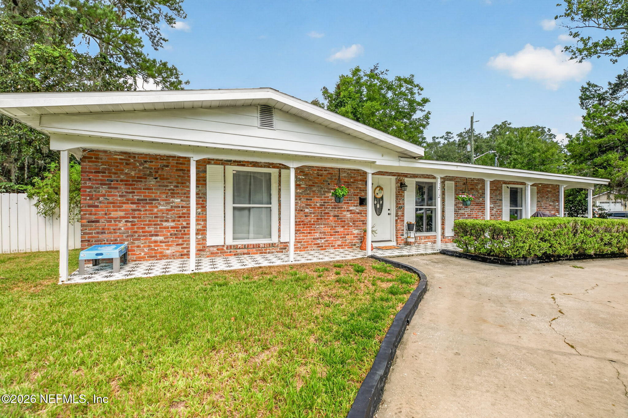 1212 CRESTFIELD Road