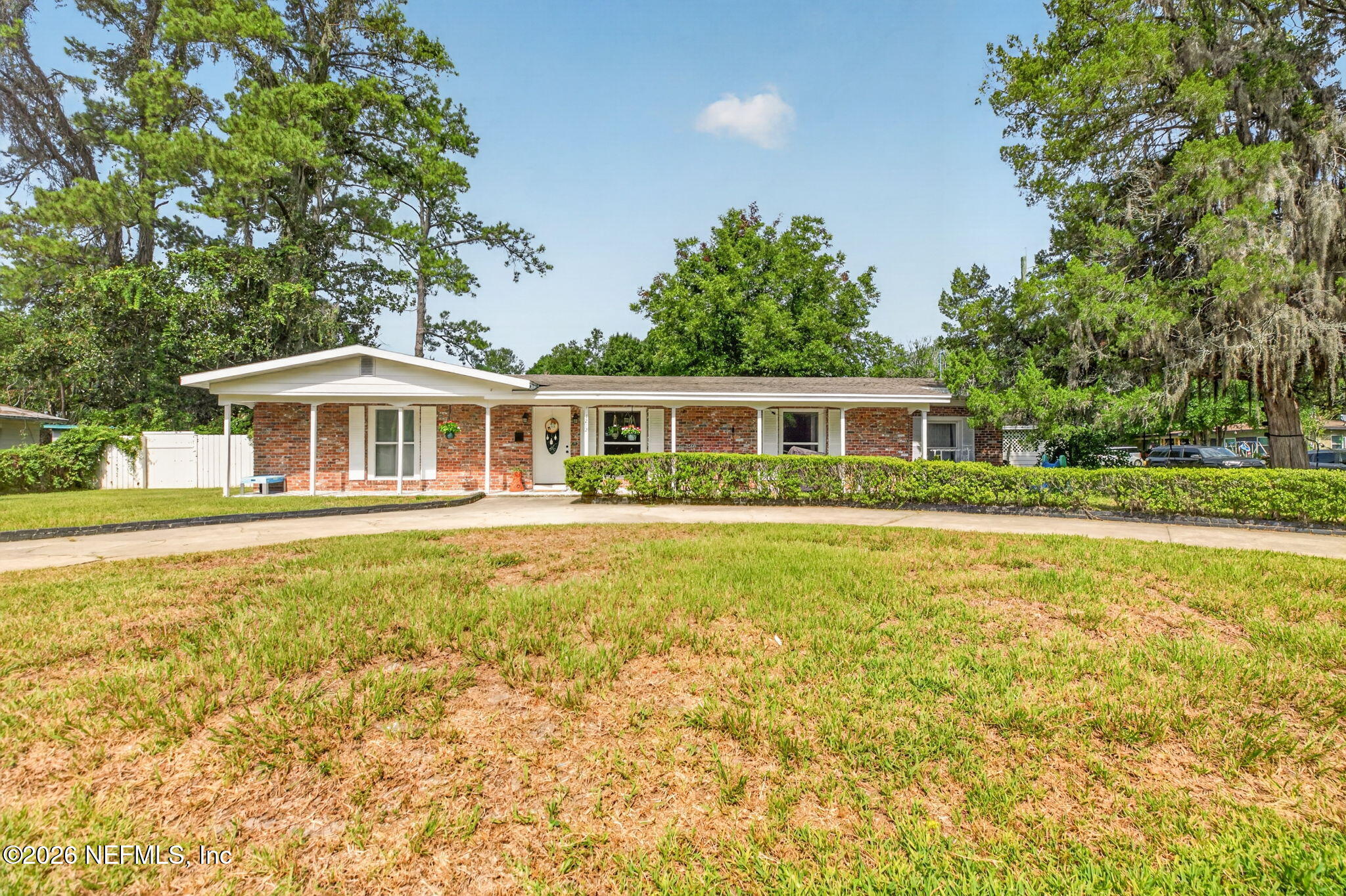 1212 CRESTFIELD Road