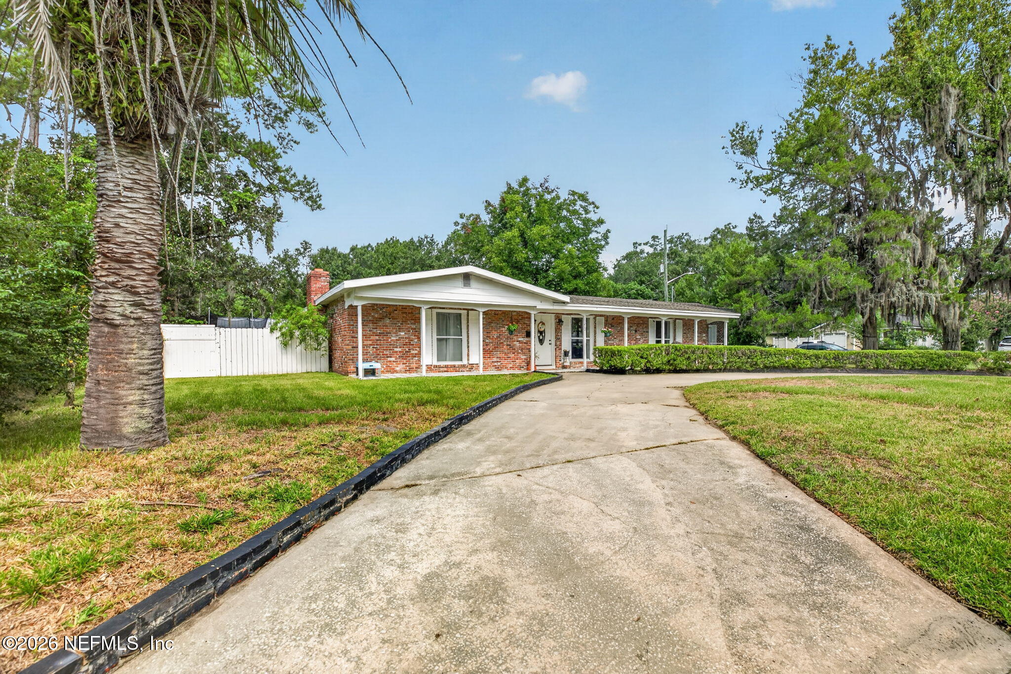 1212 CRESTFIELD Road