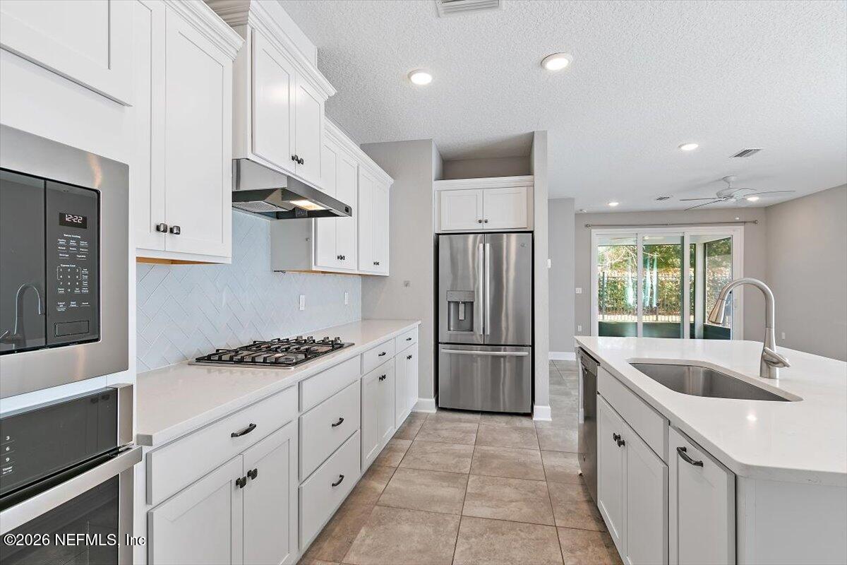 192 VISTA LAKE Circle