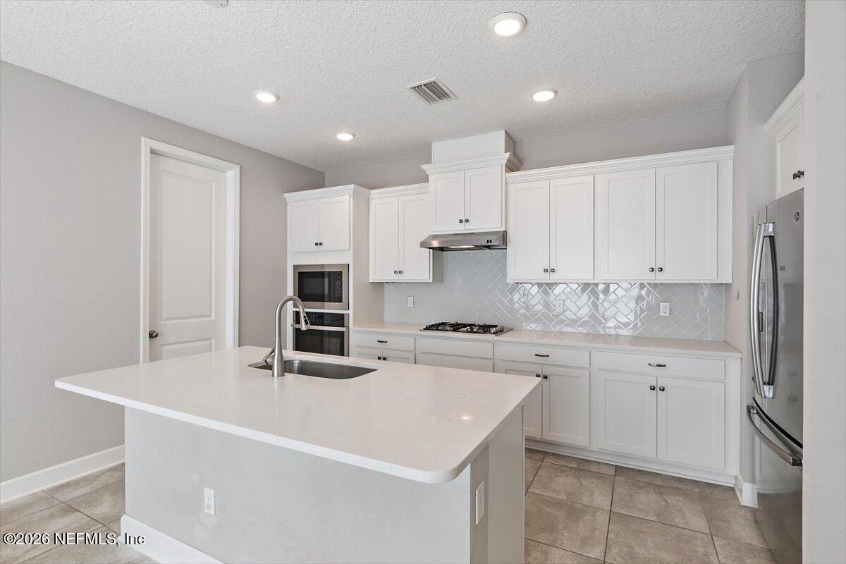 192 VISTA LAKE Circle