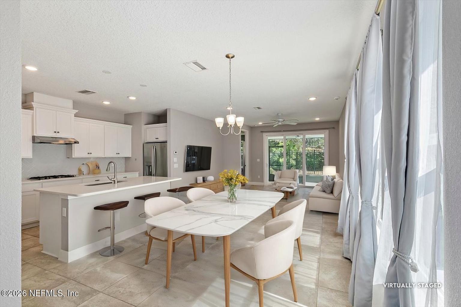 192 VISTA LAKE Circle