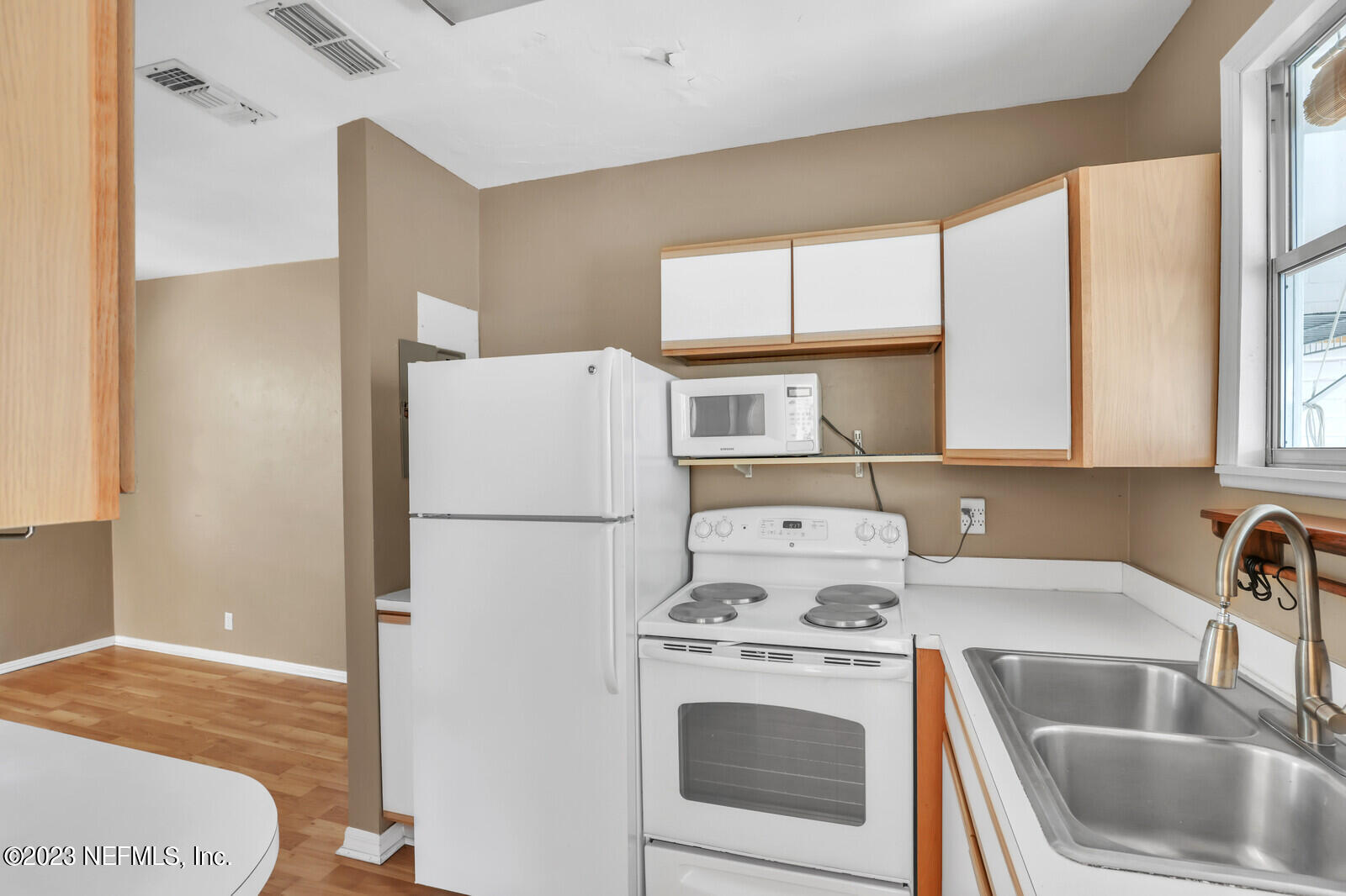 Neptune Beach, Florida 32266, United States, ,Residential,Pending,72286