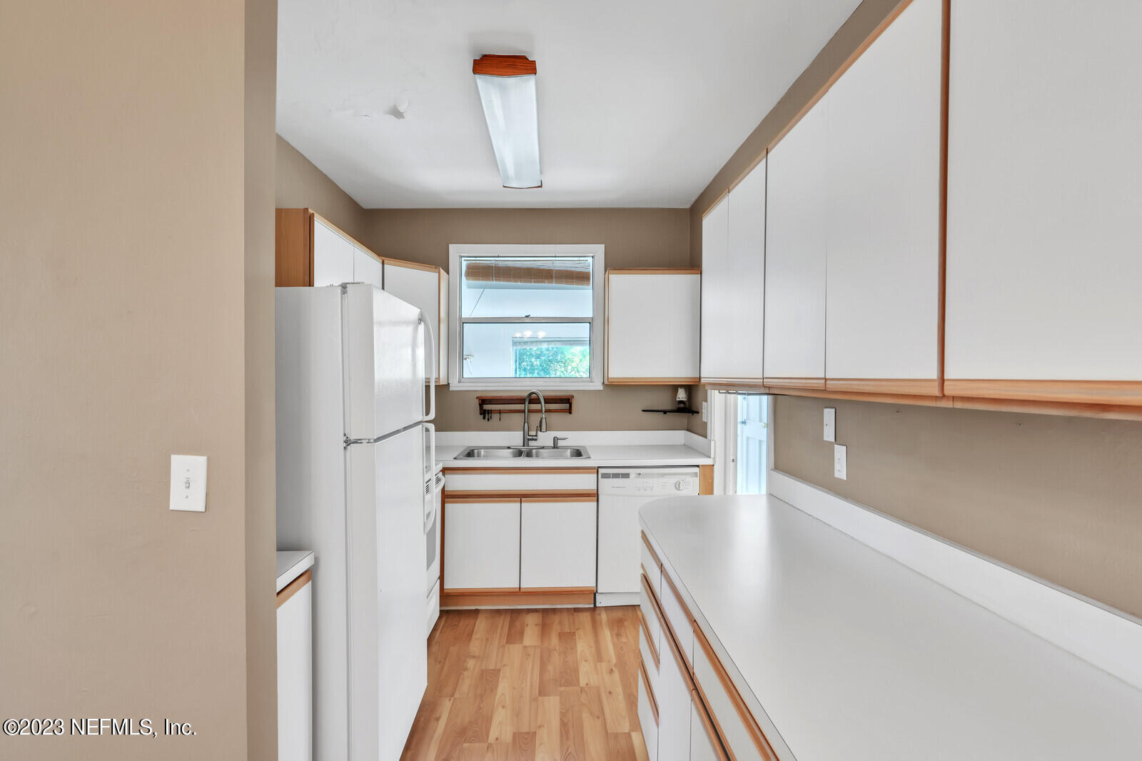 Neptune Beach, Florida 32266, United States, ,Residential,Pending,72286